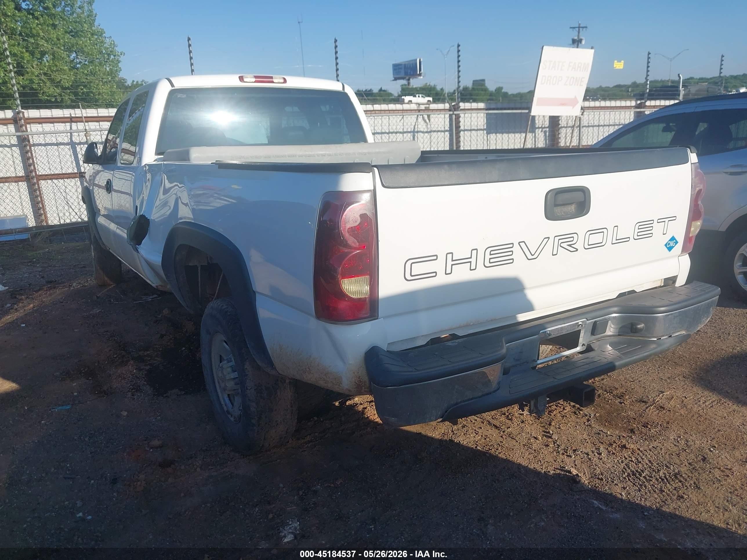 2003 Chevrolet Silverado C2500 White vin: 1GCGC29U53E184110