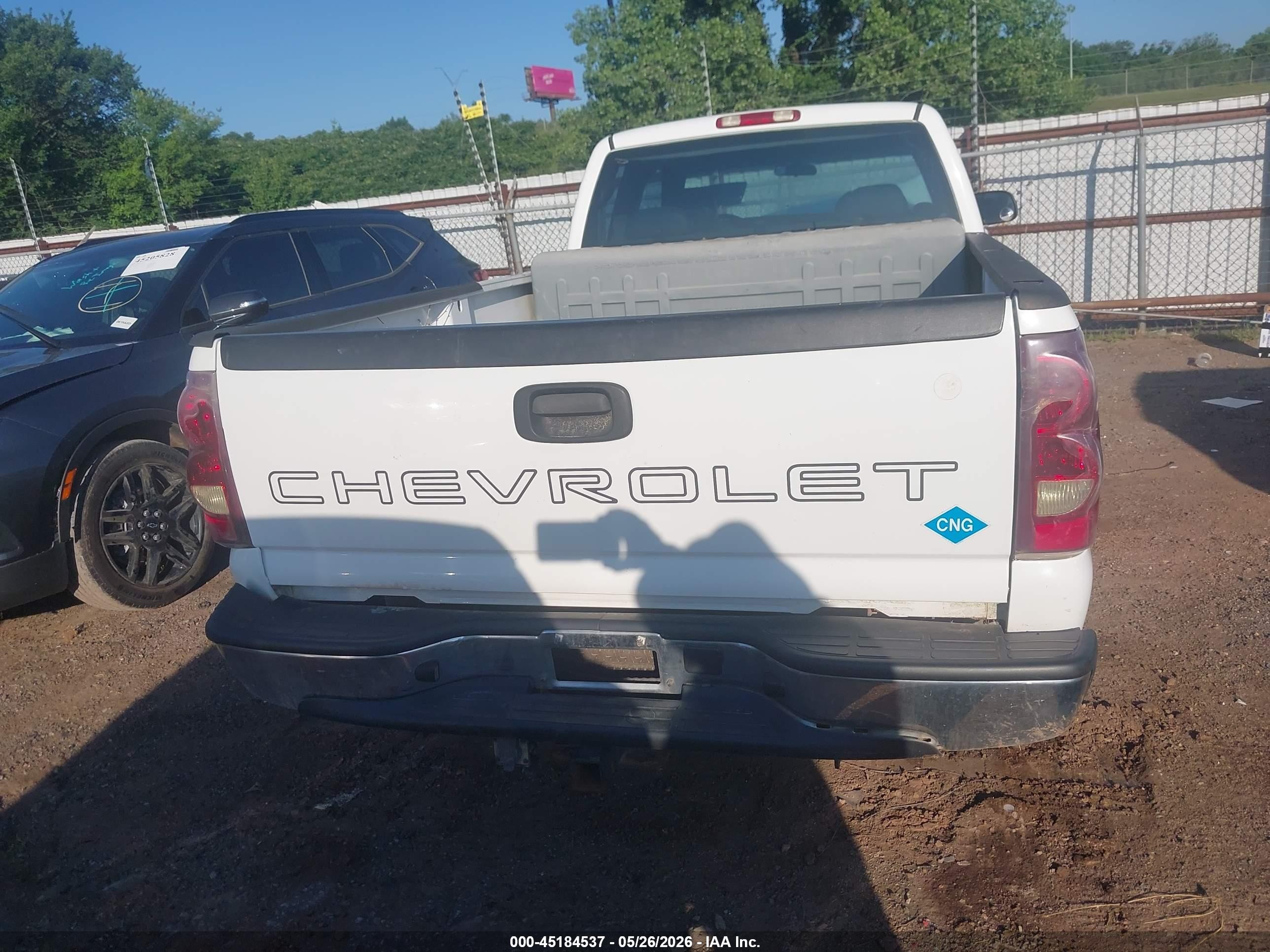 2003 Chevrolet Silverado C2500 White vin: 1GCGC29U53E184110