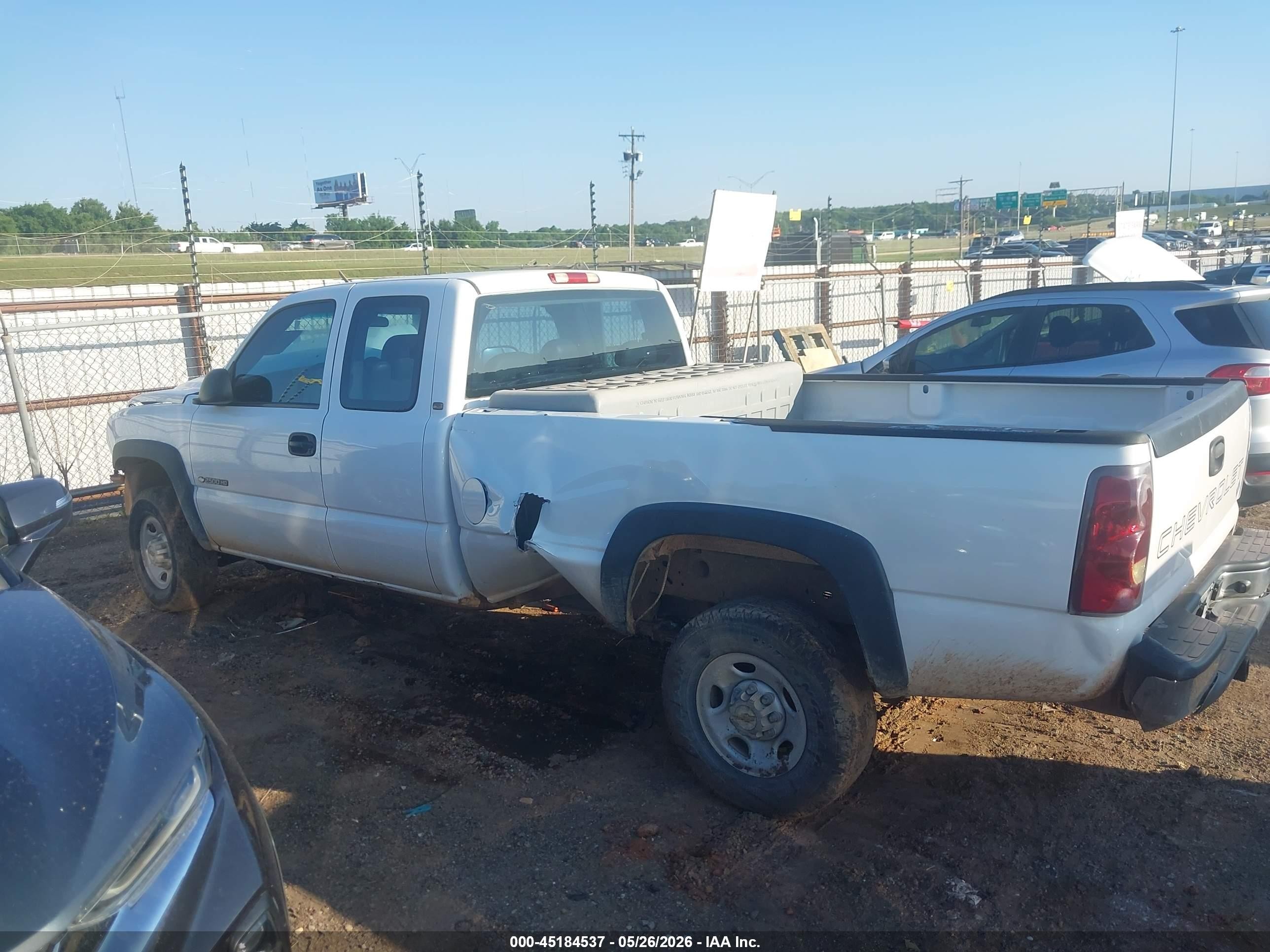 2003 Chevrolet Silverado C2500 White vin: 1GCGC29U53E184110