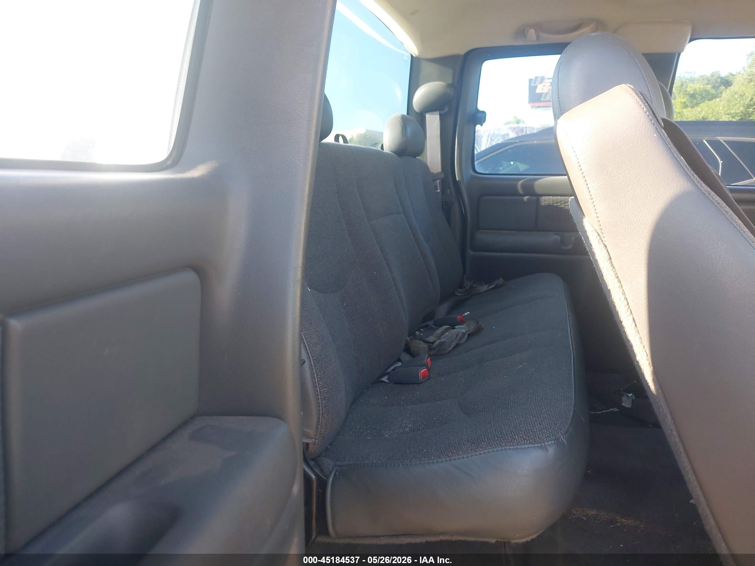 2003 Chevrolet Silverado C2500 White vin: 1GCGC29U53E184110