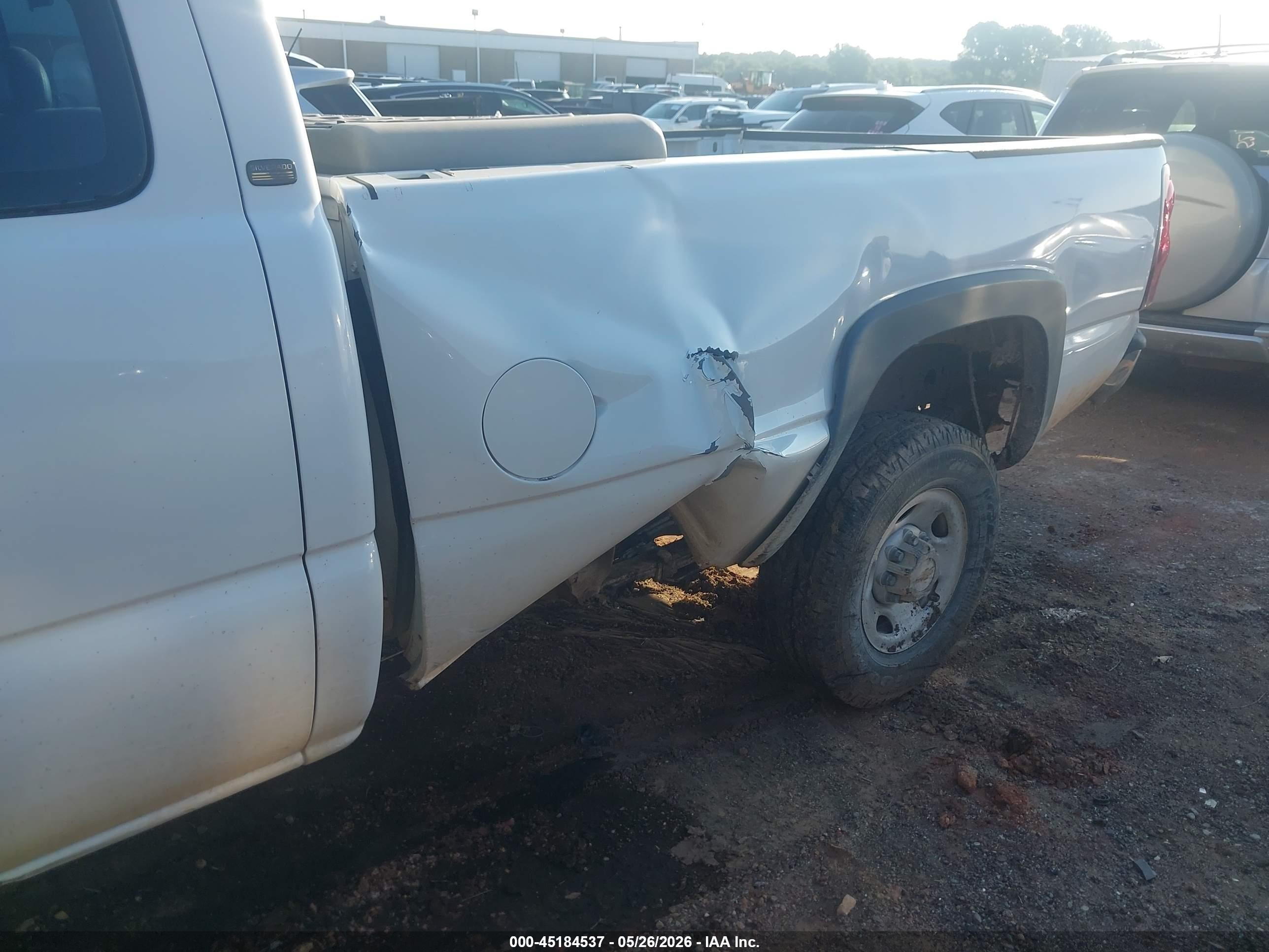 2003 Chevrolet Silverado C2500 White vin: 1GCGC29U53E184110