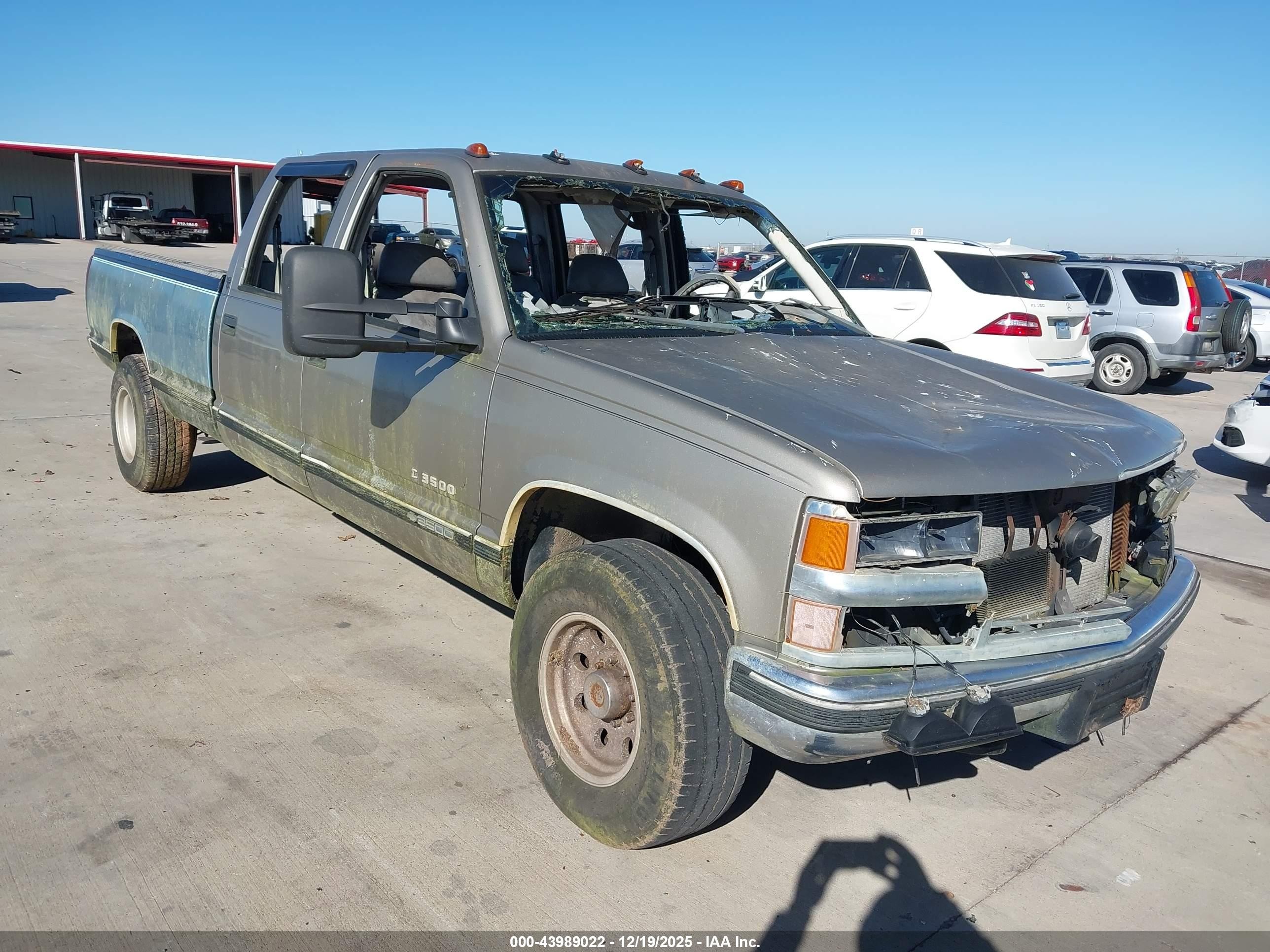 1GCGC33R1YF516832