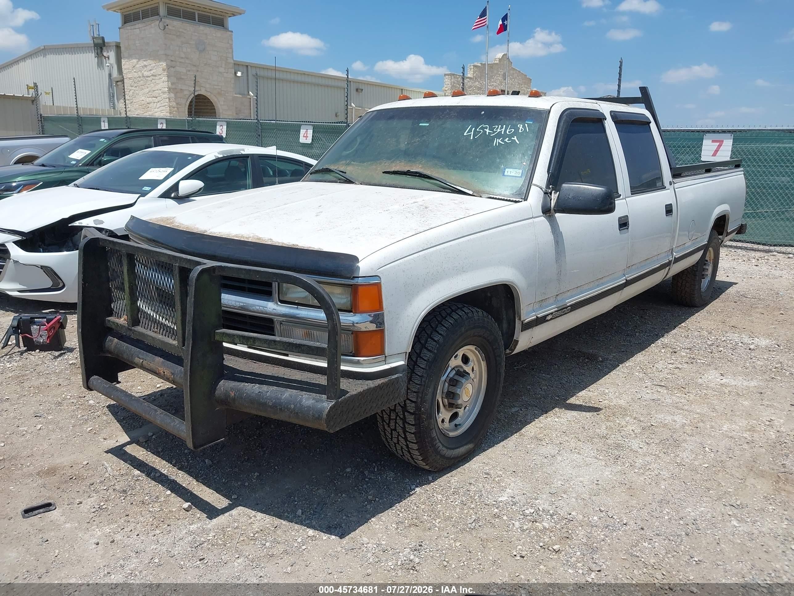1999 Chevrolet C/k 3500   White vin: 1GCGC33R2XF028813