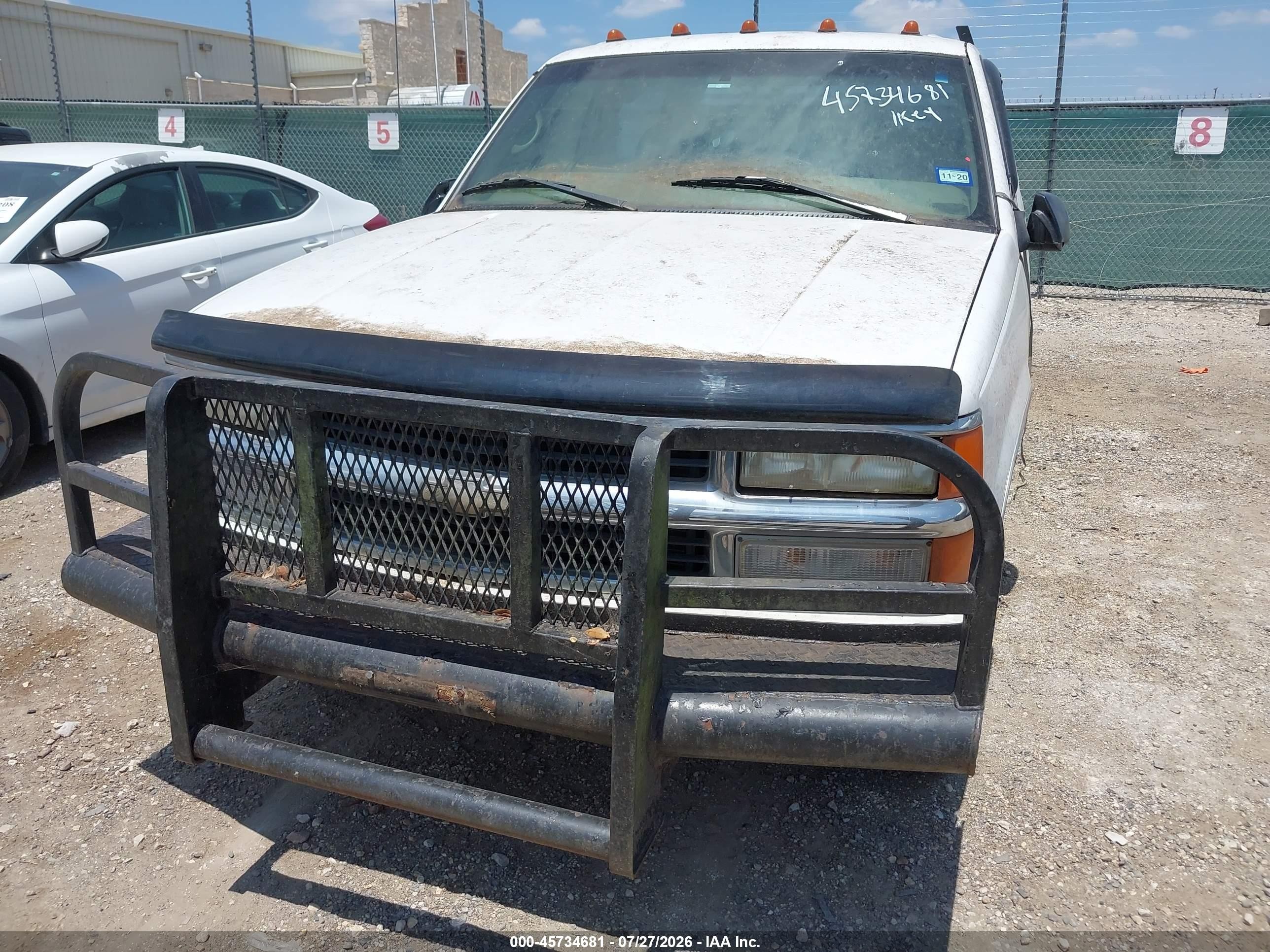 1999 Chevrolet C/k 3500   White vin: 1GCGC33R2XF028813