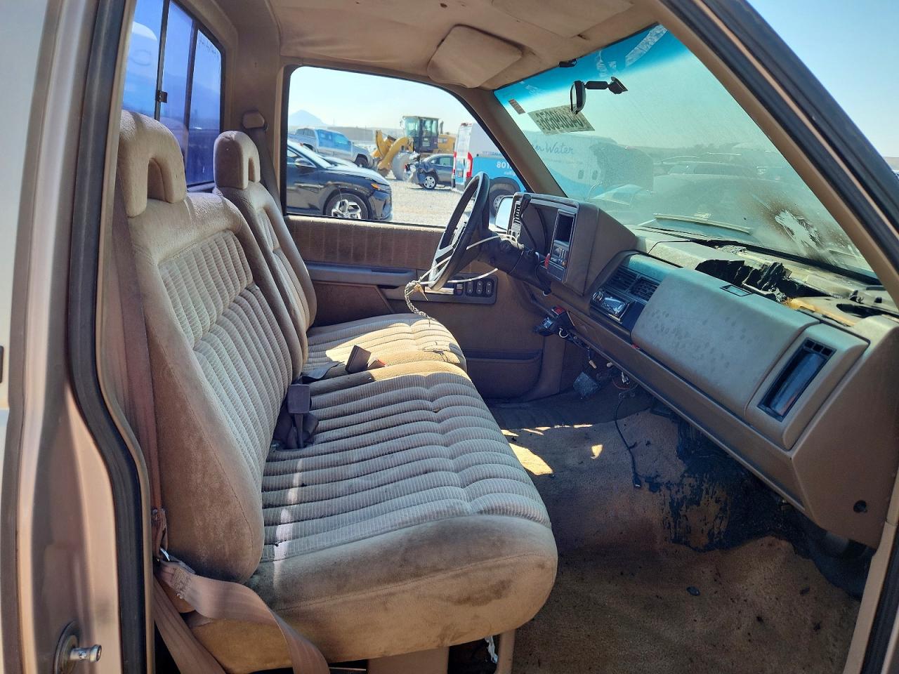 1992 Chevrolet Gmt-400 C3500 Gold vin: 1GCGC34F8NE162118