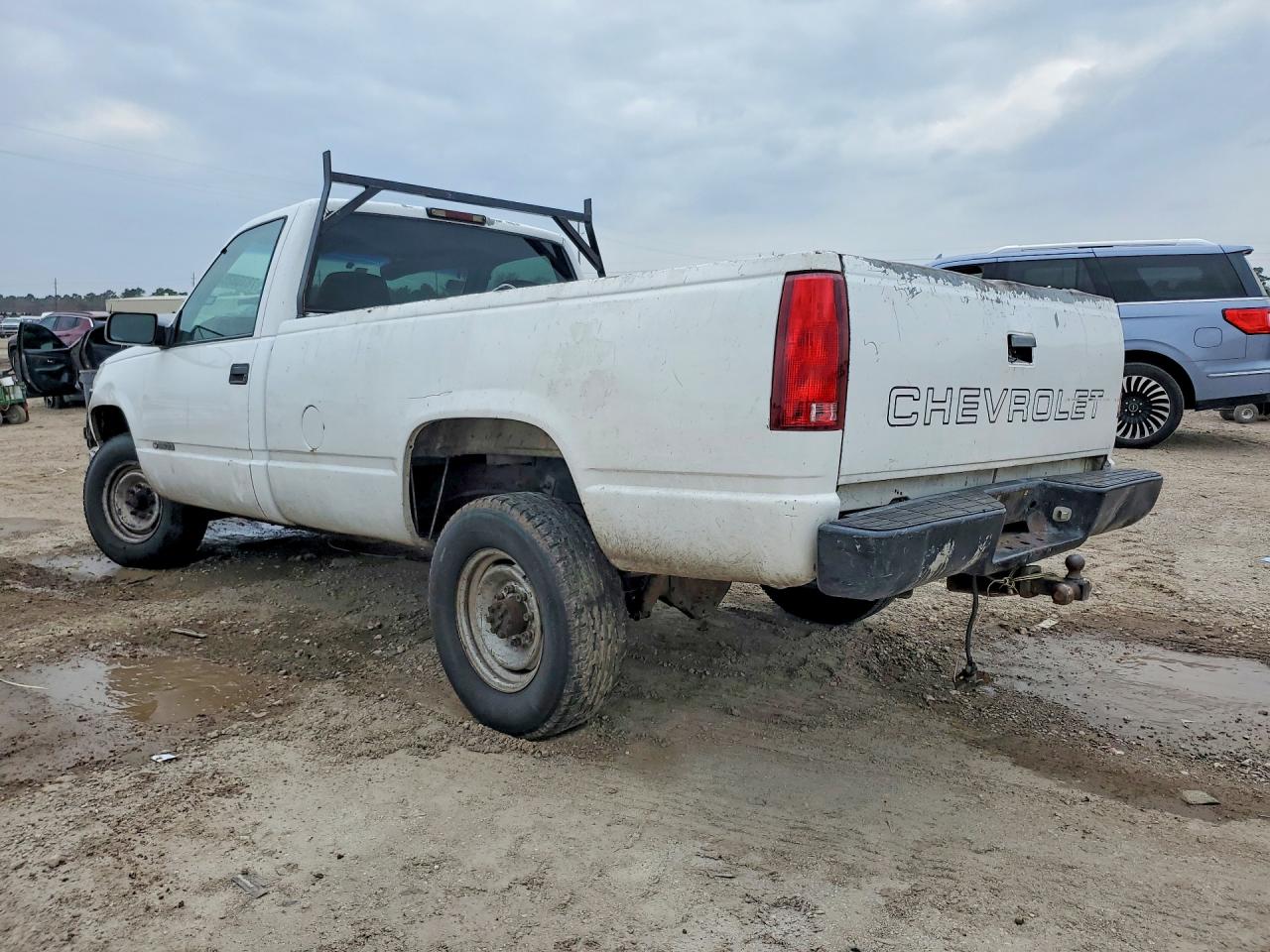 2000 Chevrolet Gmt-400 C3500 White vin: 1GCGC34R5YR128421