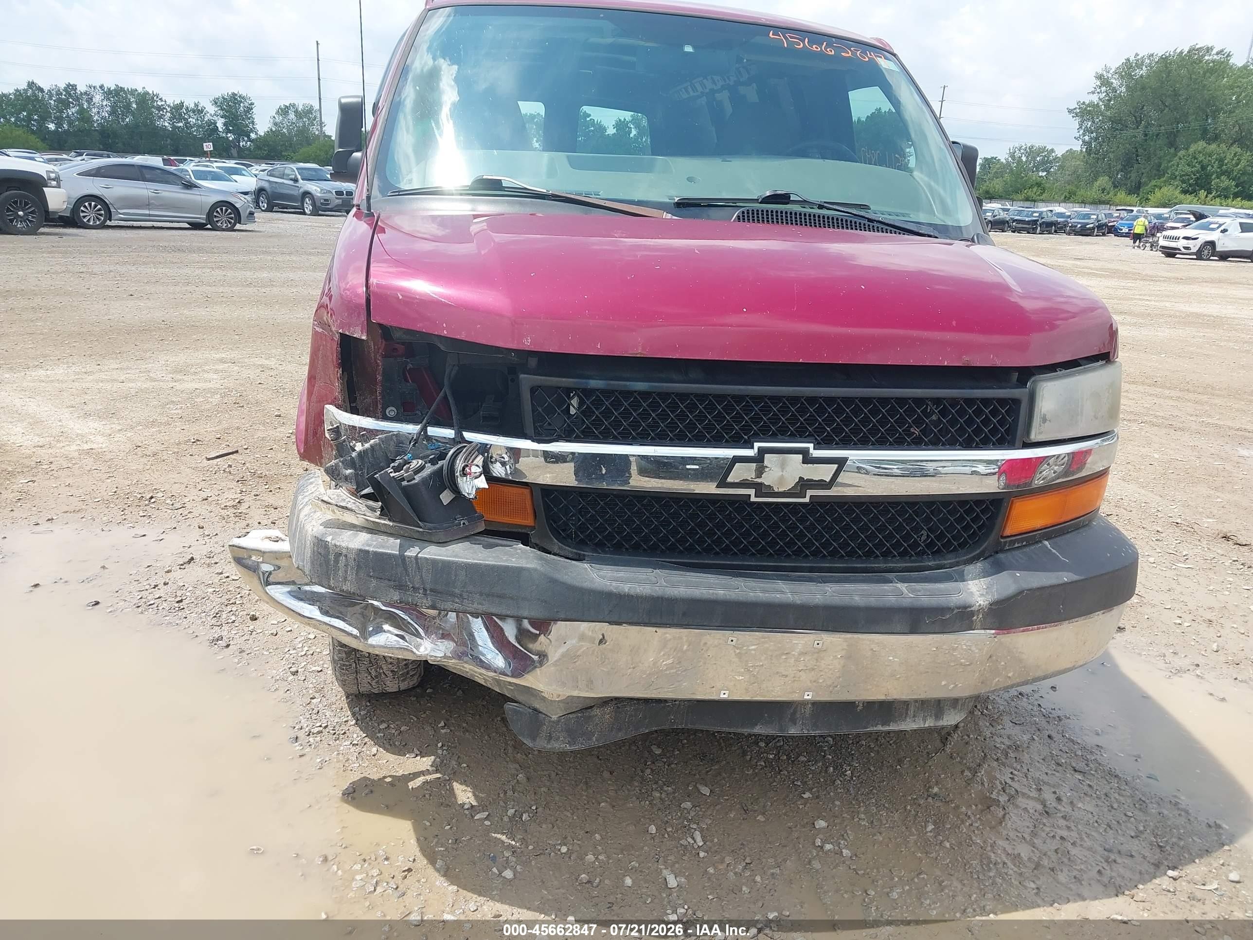 2008 Chevrolet Express Work Van Red vin: 1GCGG25C081219040