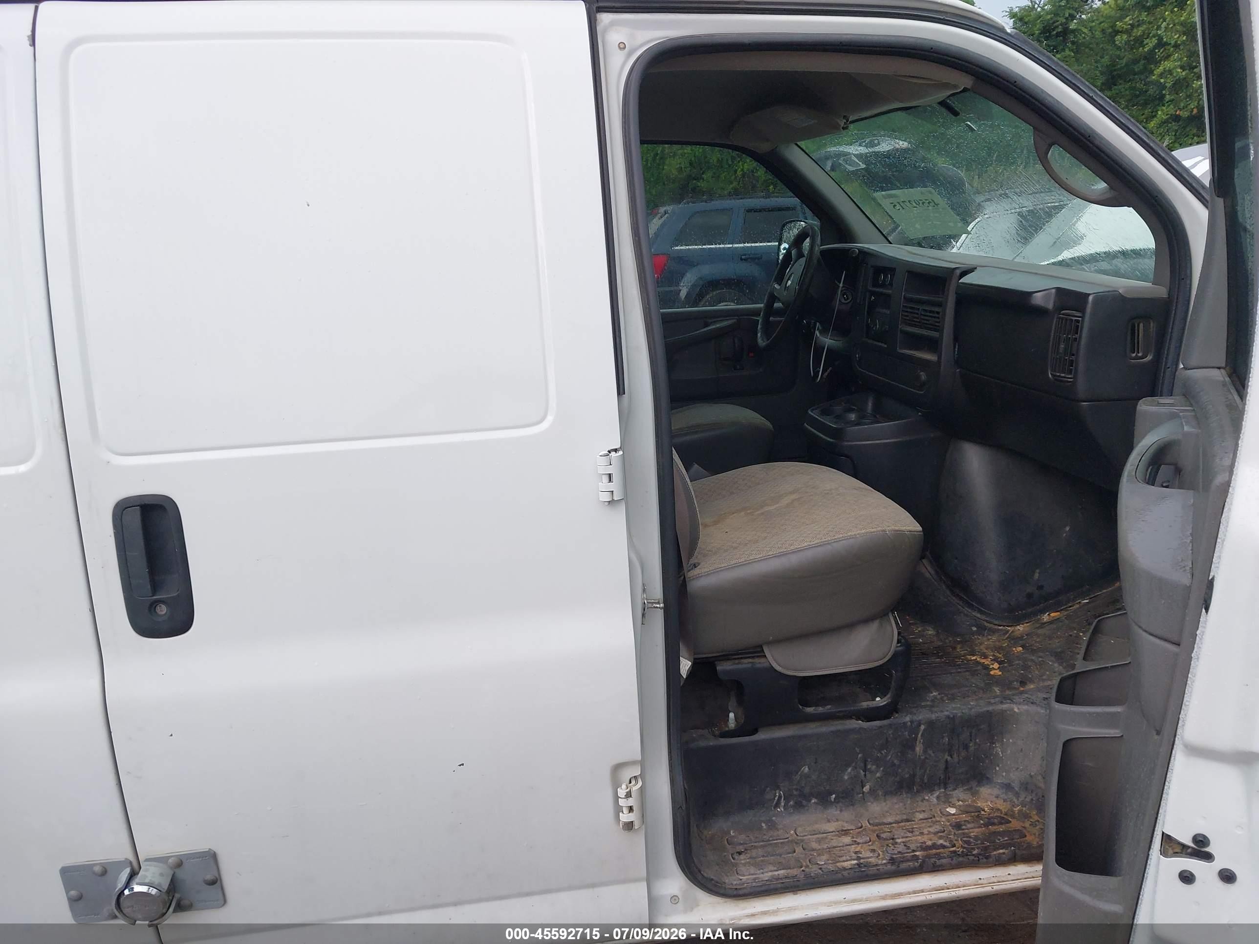 2009 Chevrolet Express Work Van Белый vin: 1GCGG25C091126911