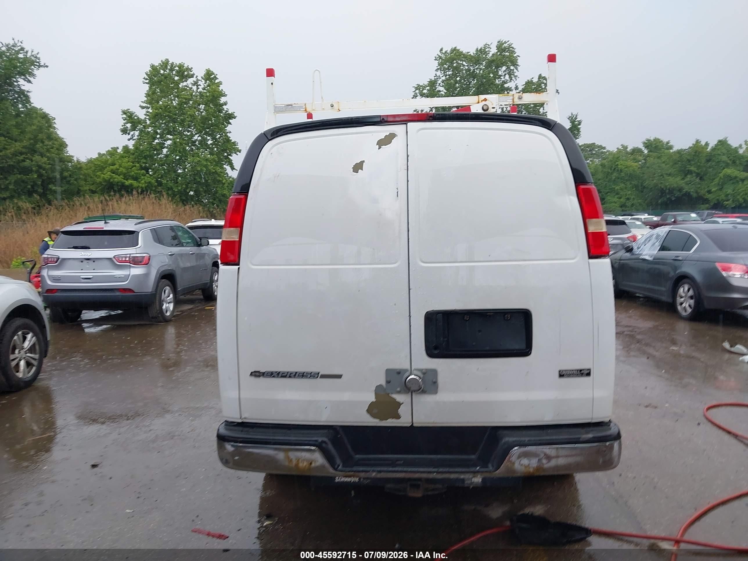 2009 Chevrolet Express Work Van Белый vin: 1GCGG25C091126911