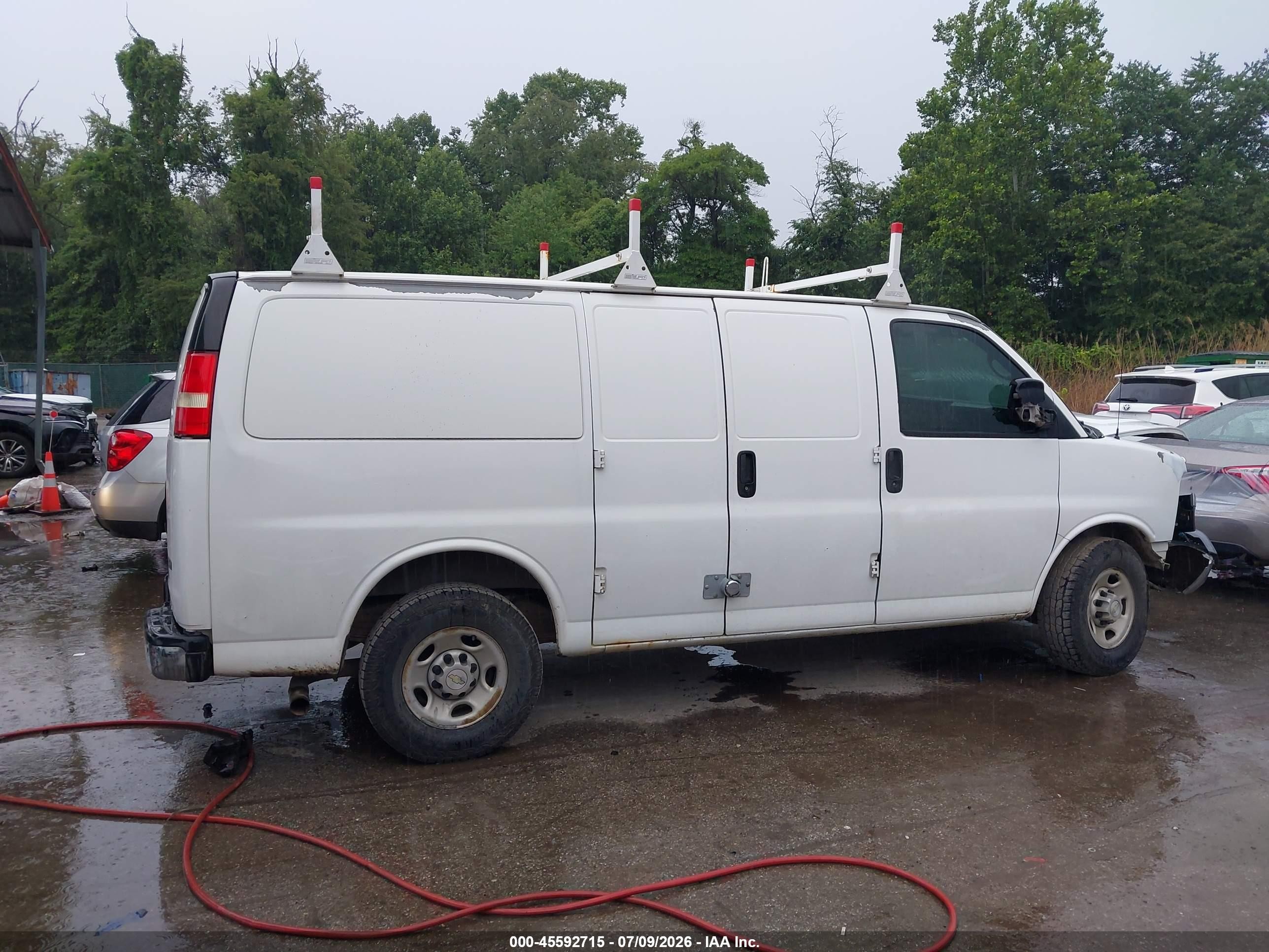 2009 Chevrolet Express Work Van Белый vin: 1GCGG25C091126911