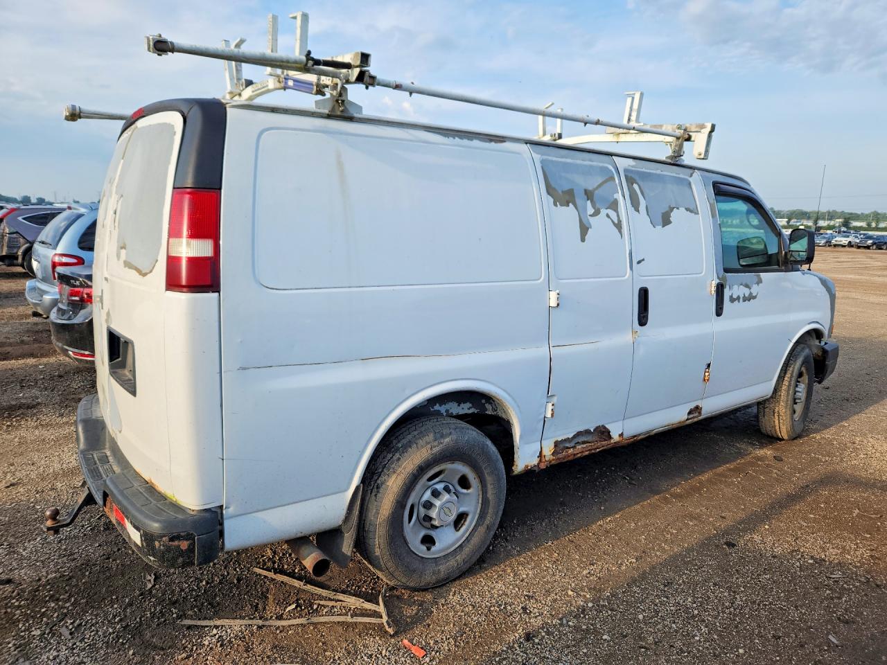 2009 Chevrolet Express G2500 White vin: 1GCGG25C091163148