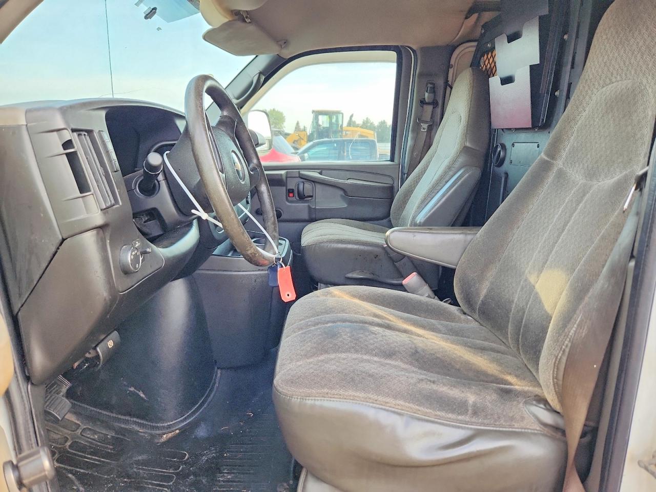 2009 Chevrolet Express G2500 White vin: 1GCGG25C091163148