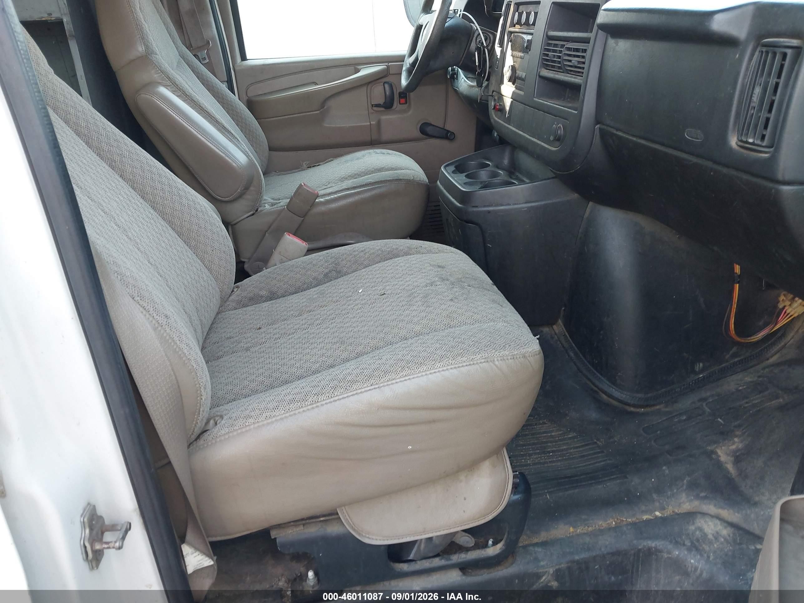 2009 Chevrolet Express 2500 Work Van White vin: 1GCGG25C191110331