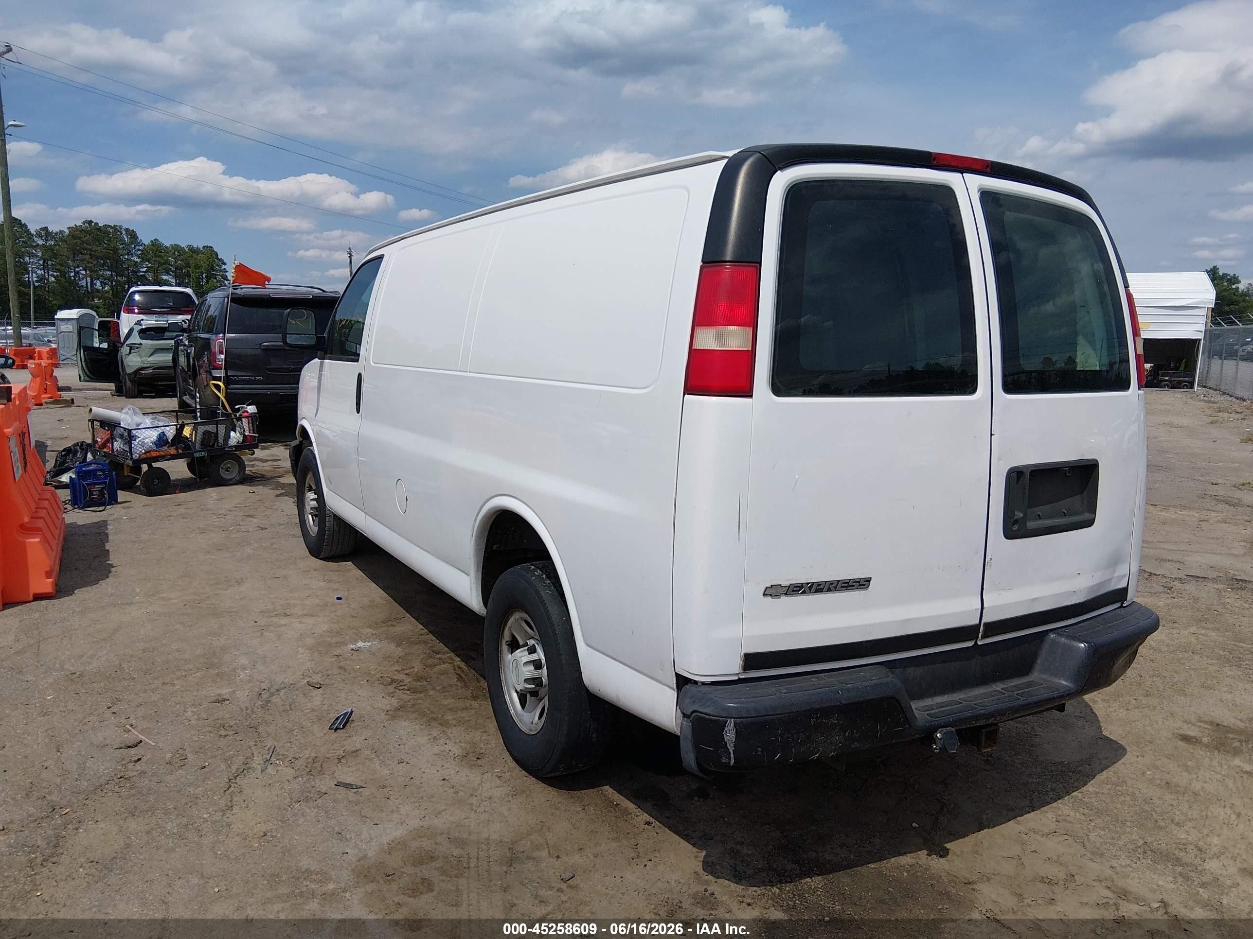 2009 Chevrolet Express 2500 Work Van Белый vin: 1GCGG25C191125184