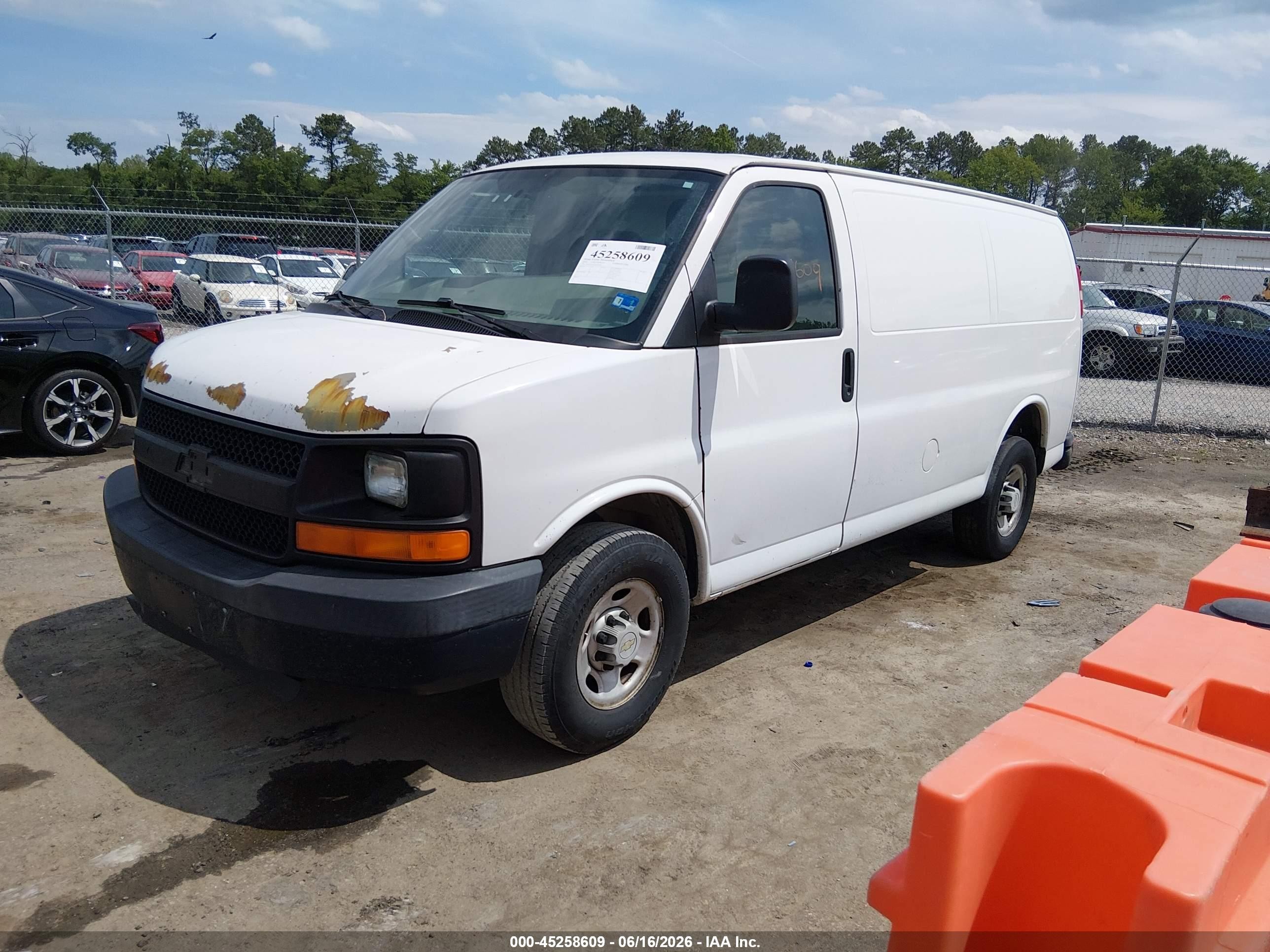2009 Chevrolet Express 2500 Work Van Белый vin: 1GCGG25C191125184