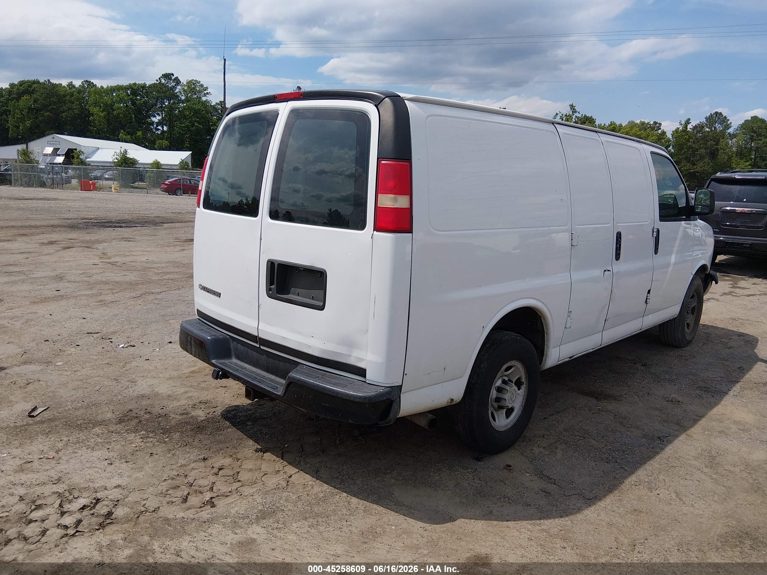 2009 Chevrolet Express 2500 Work Van Белый vin: 1GCGG25C191125184