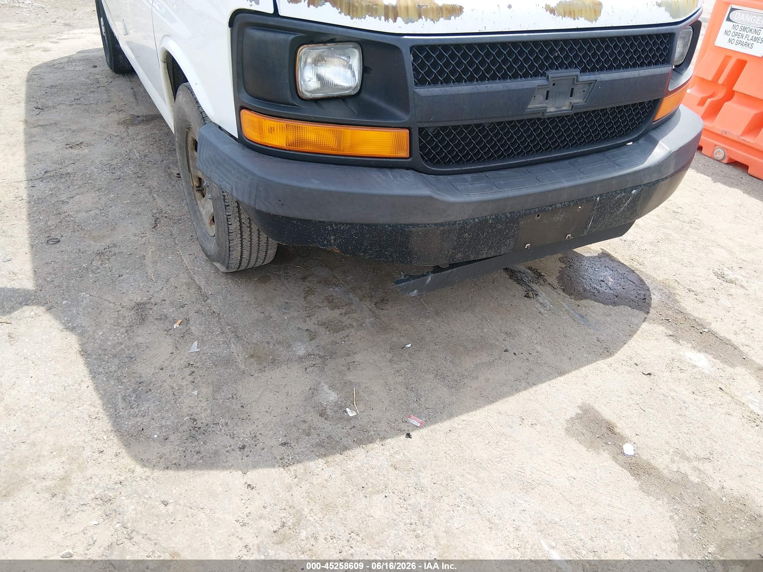 2009 Chevrolet Express 2500 Work Van Белый vin: 1GCGG25C191125184