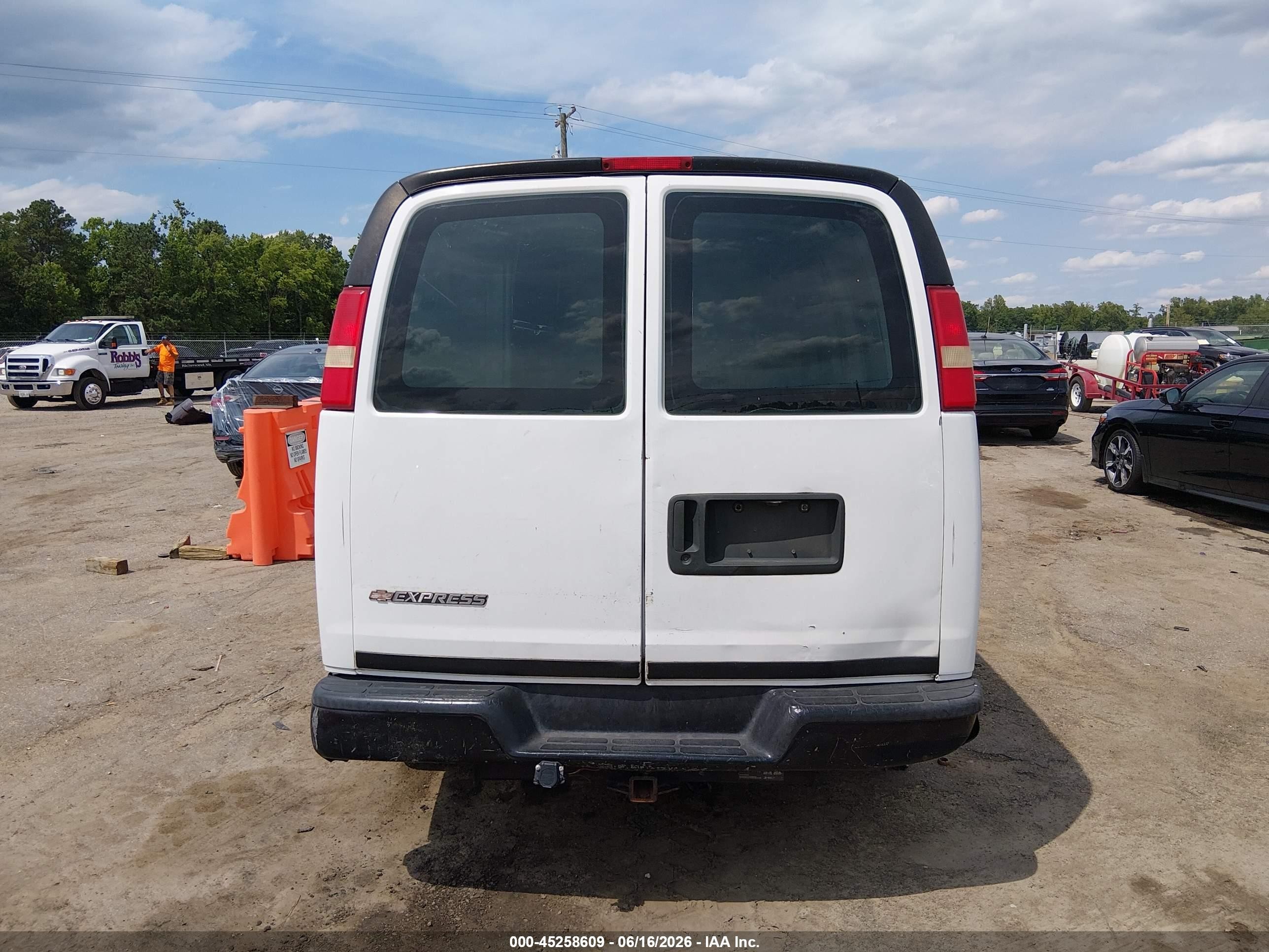 2009 Chevrolet Express 2500 Work Van Белый vin: 1GCGG25C191125184
