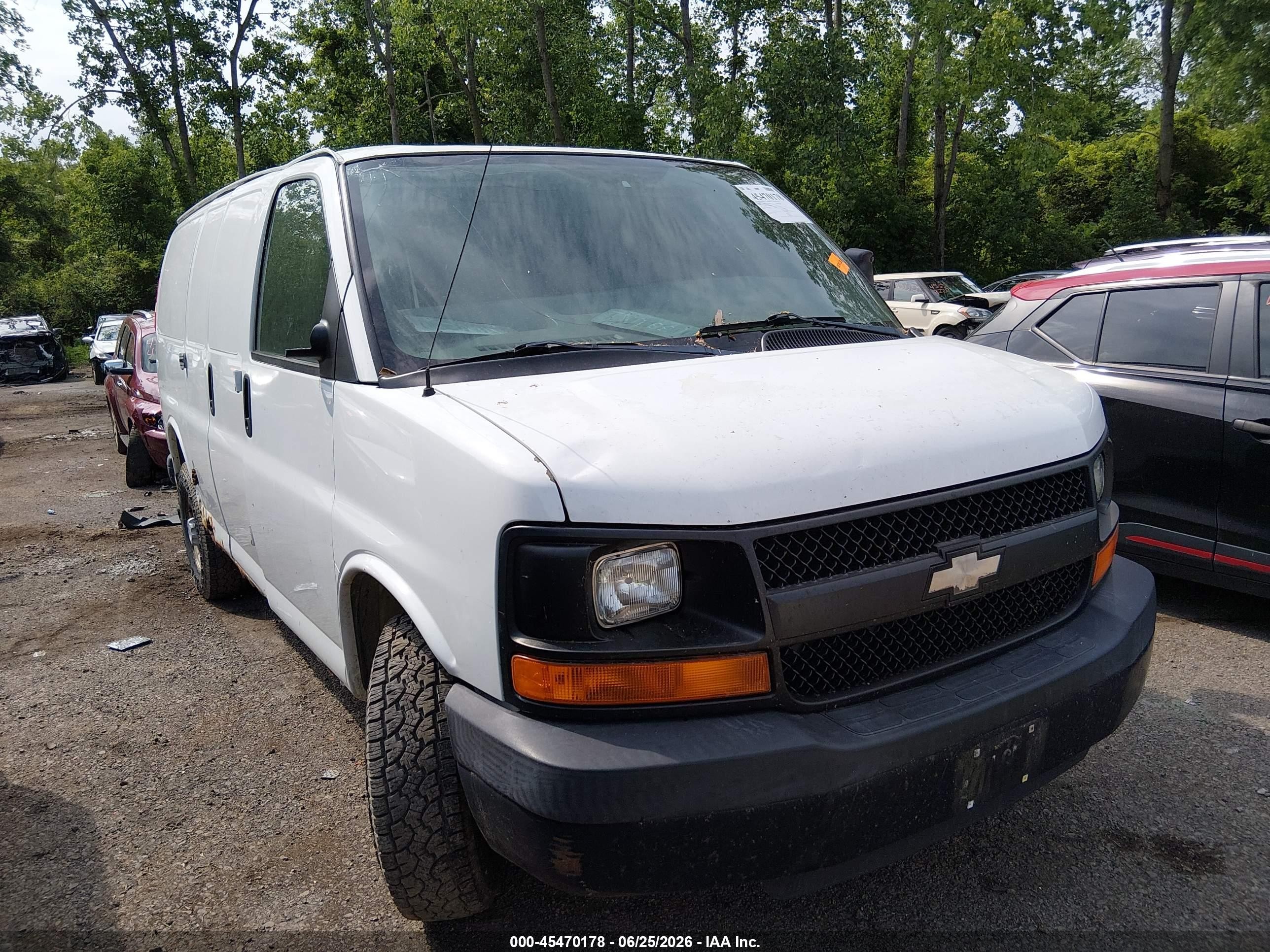 2009 Chevrolet Express Work Van Белый vin: 1GCGG25C191129154