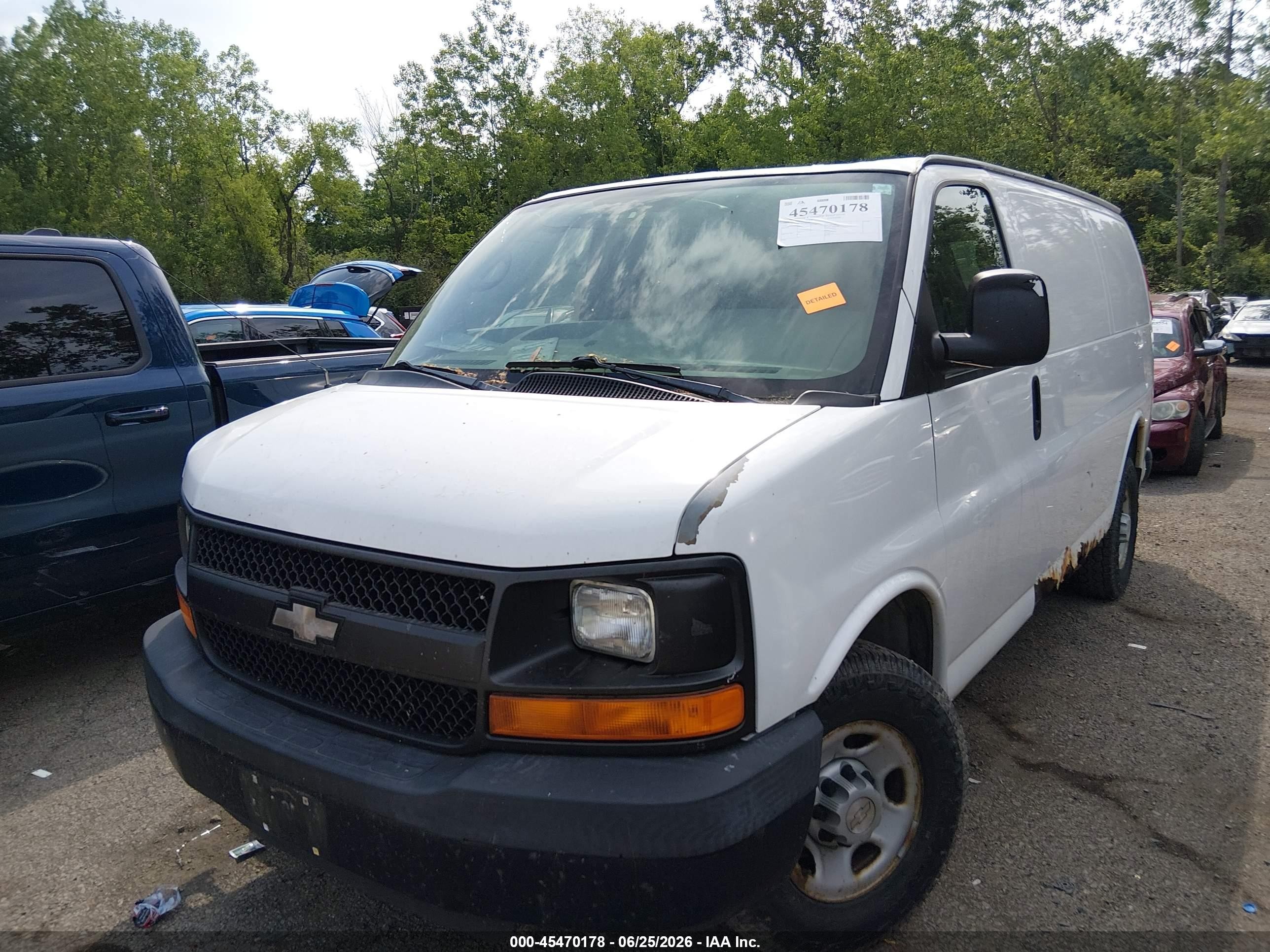 2009 Chevrolet Express Work Van Белый vin: 1GCGG25C191129154