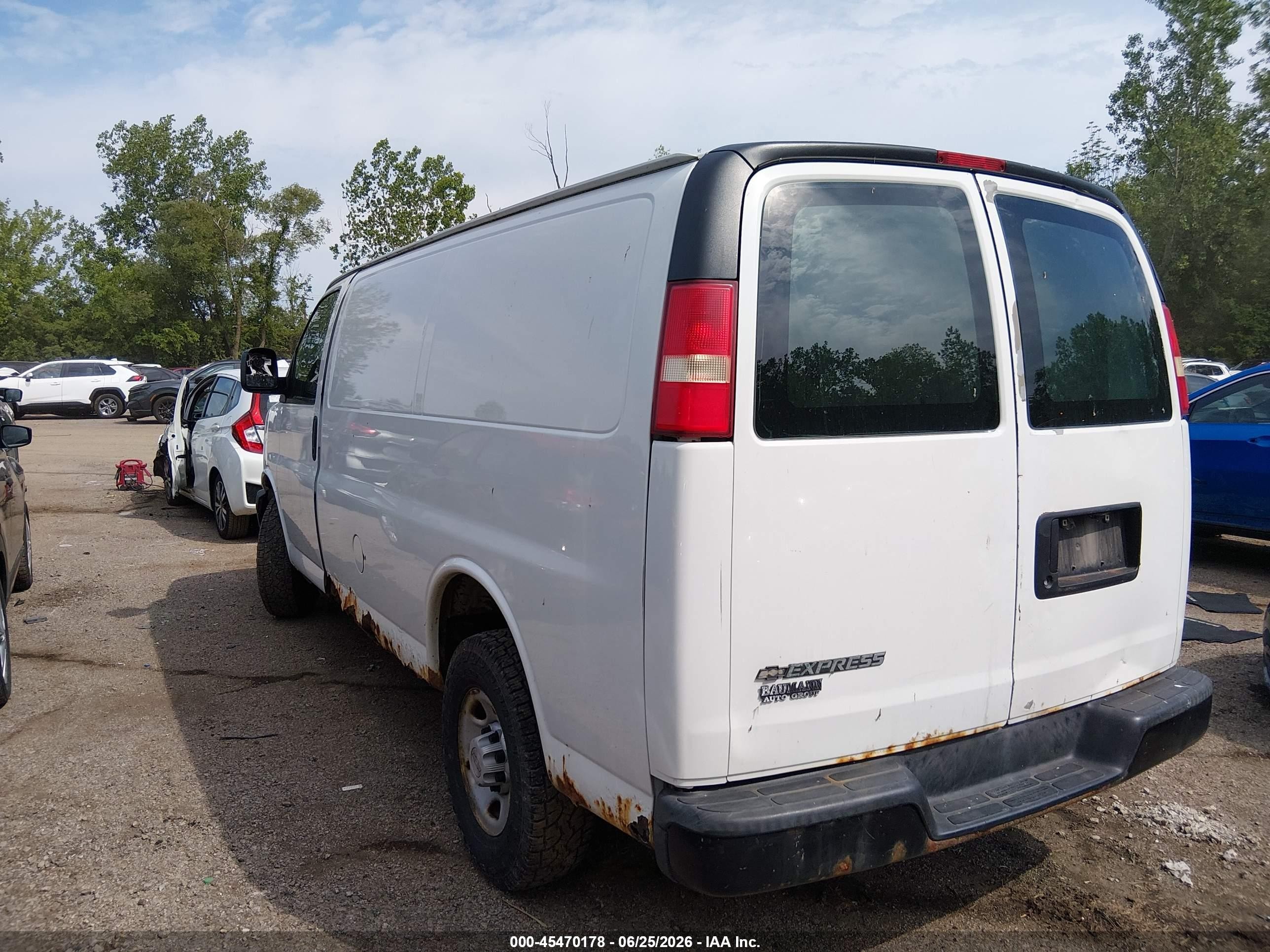 2009 Chevrolet Express Work Van Белый vin: 1GCGG25C191129154