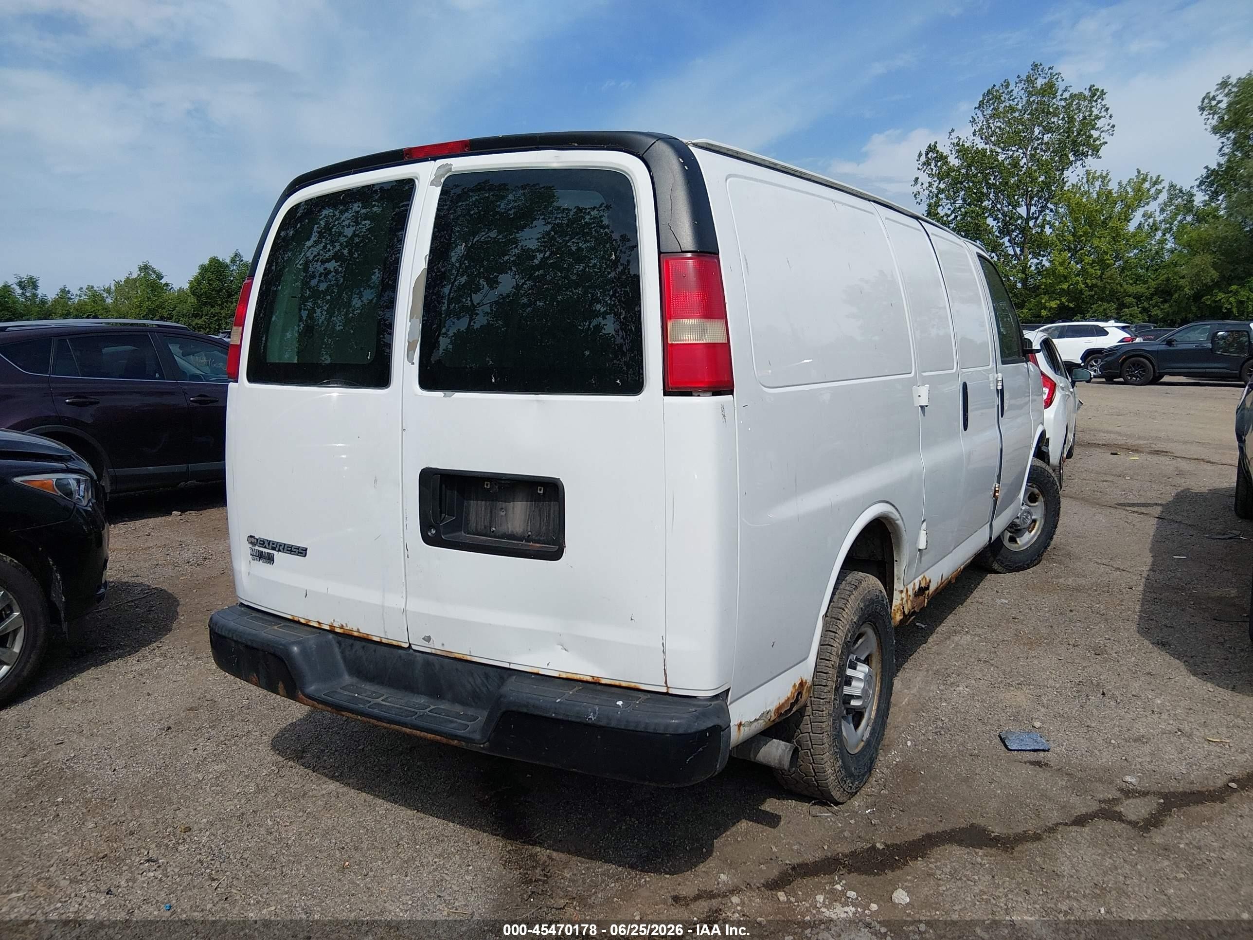 2009 Chevrolet Express Work Van Белый vin: 1GCGG25C191129154