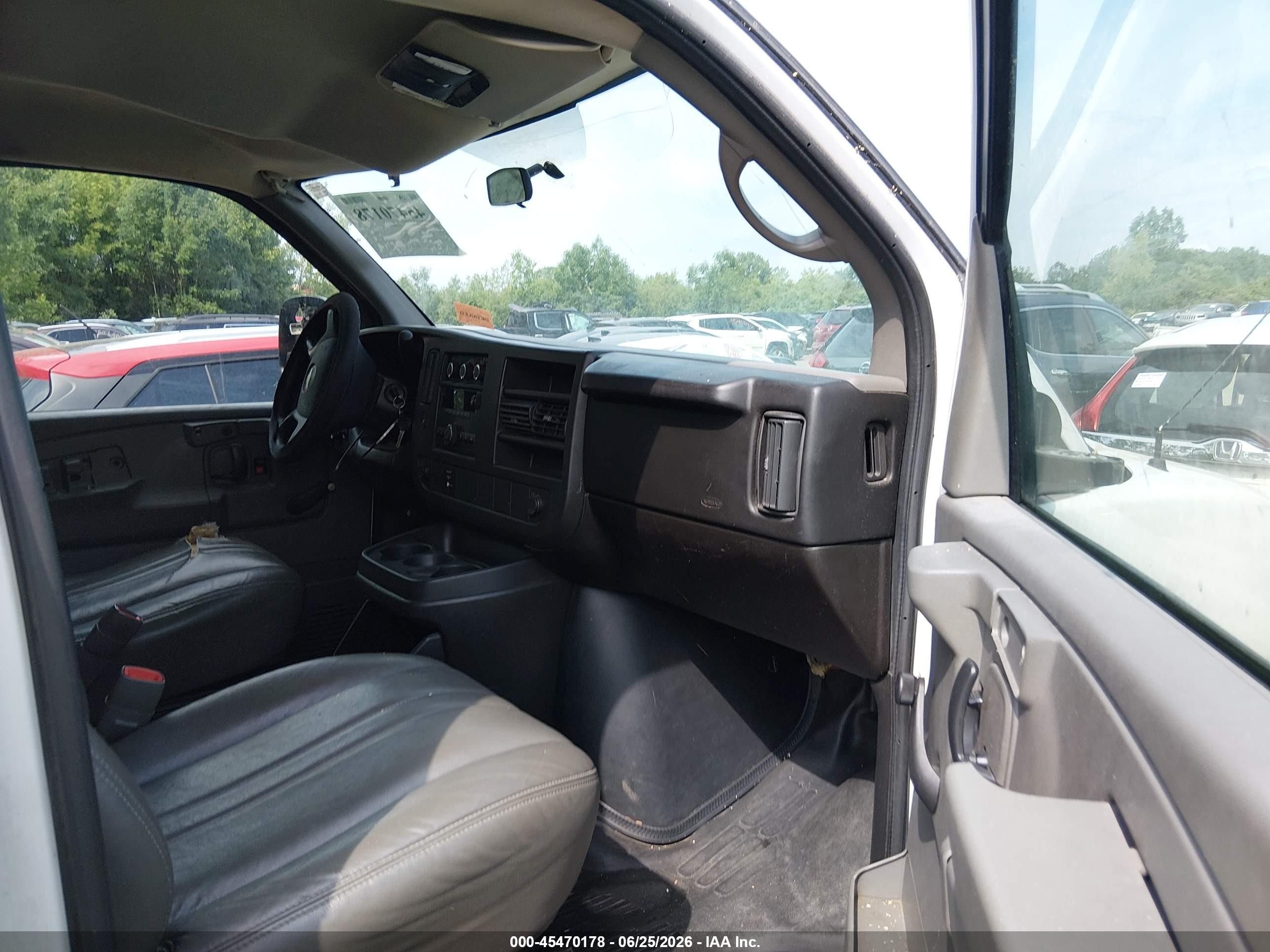 2009 Chevrolet Express Work Van Белый vin: 1GCGG25C191129154