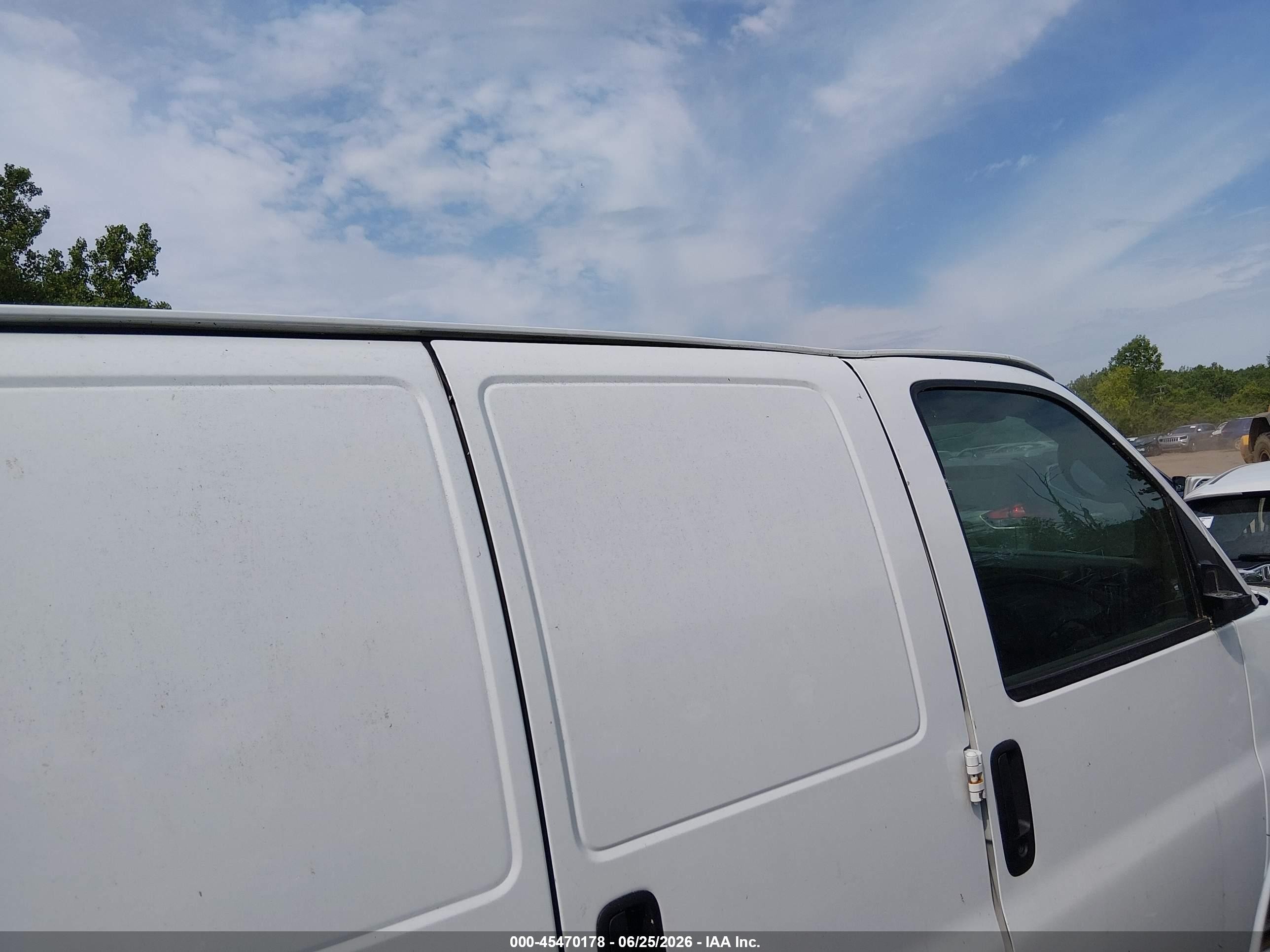 2009 Chevrolet Express Work Van Белый vin: 1GCGG25C191129154