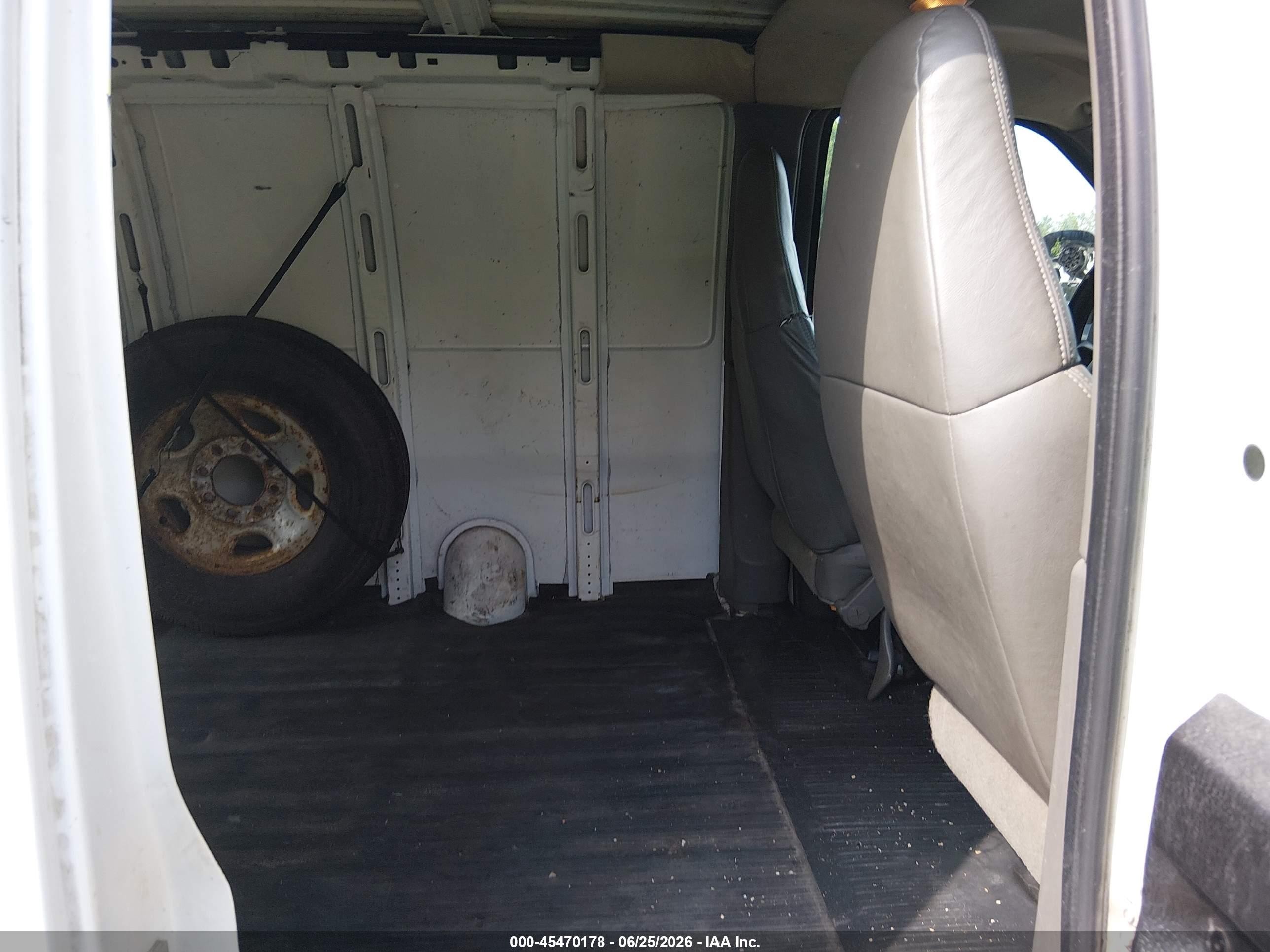 2009 Chevrolet Express Work Van Белый vin: 1GCGG25C191129154