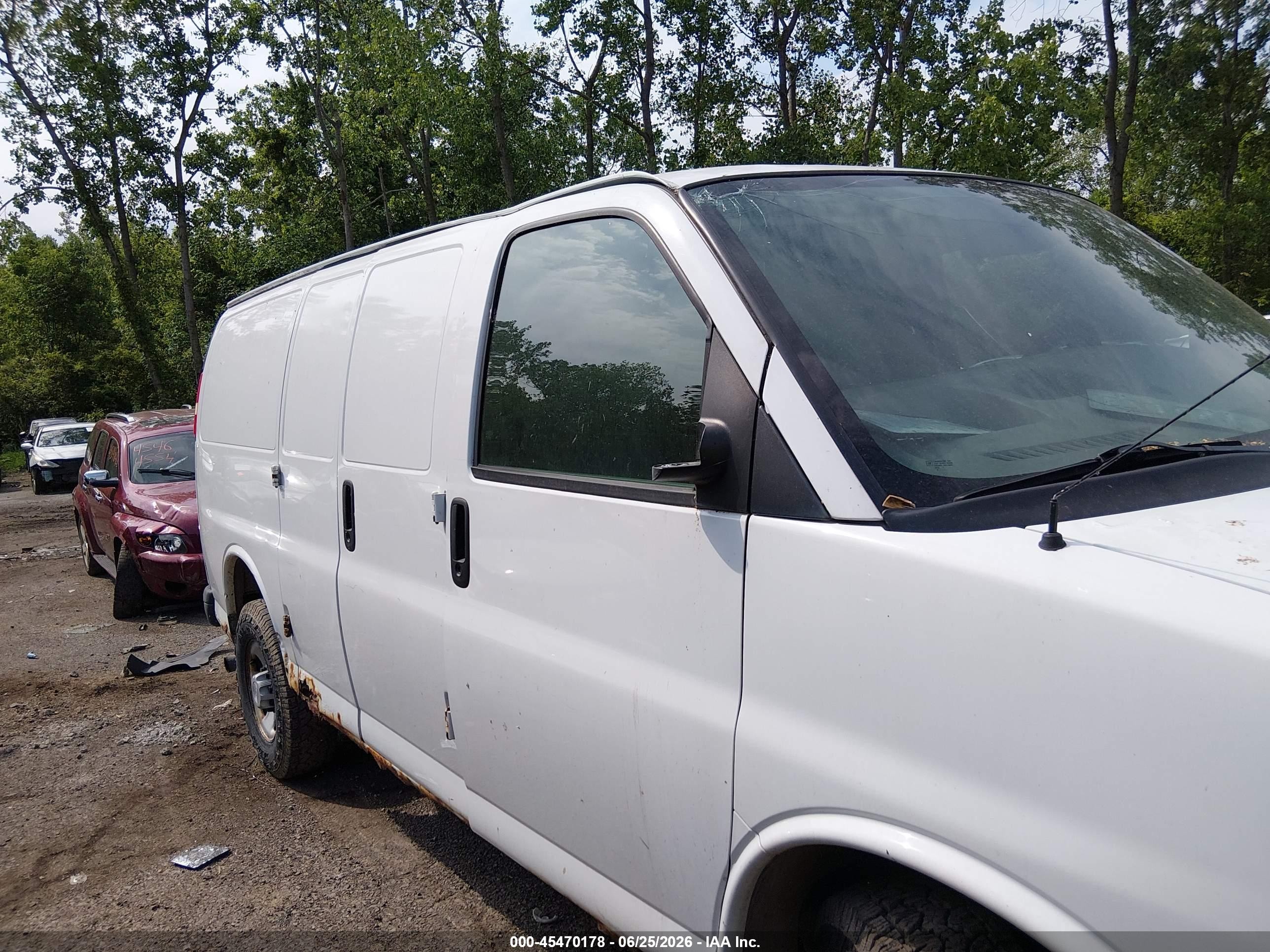 2009 Chevrolet Express Work Van Белый vin: 1GCGG25C191129154