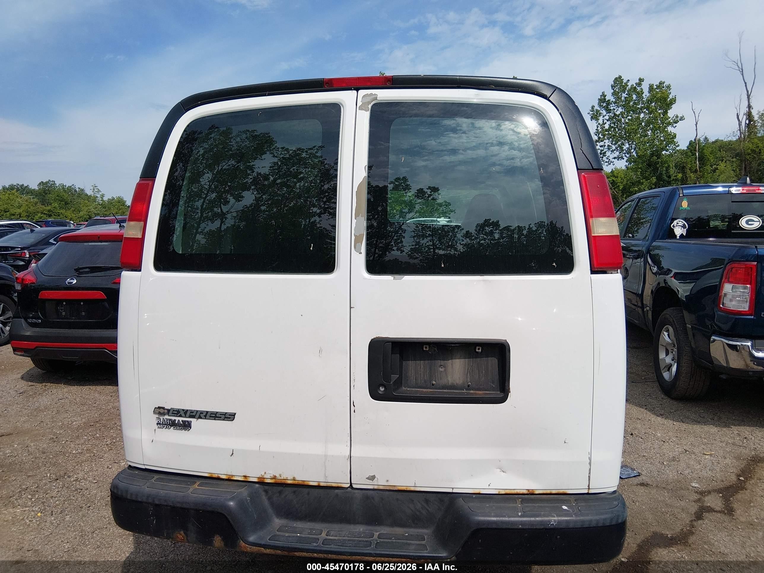 2009 Chevrolet Express Work Van Белый vin: 1GCGG25C191129154