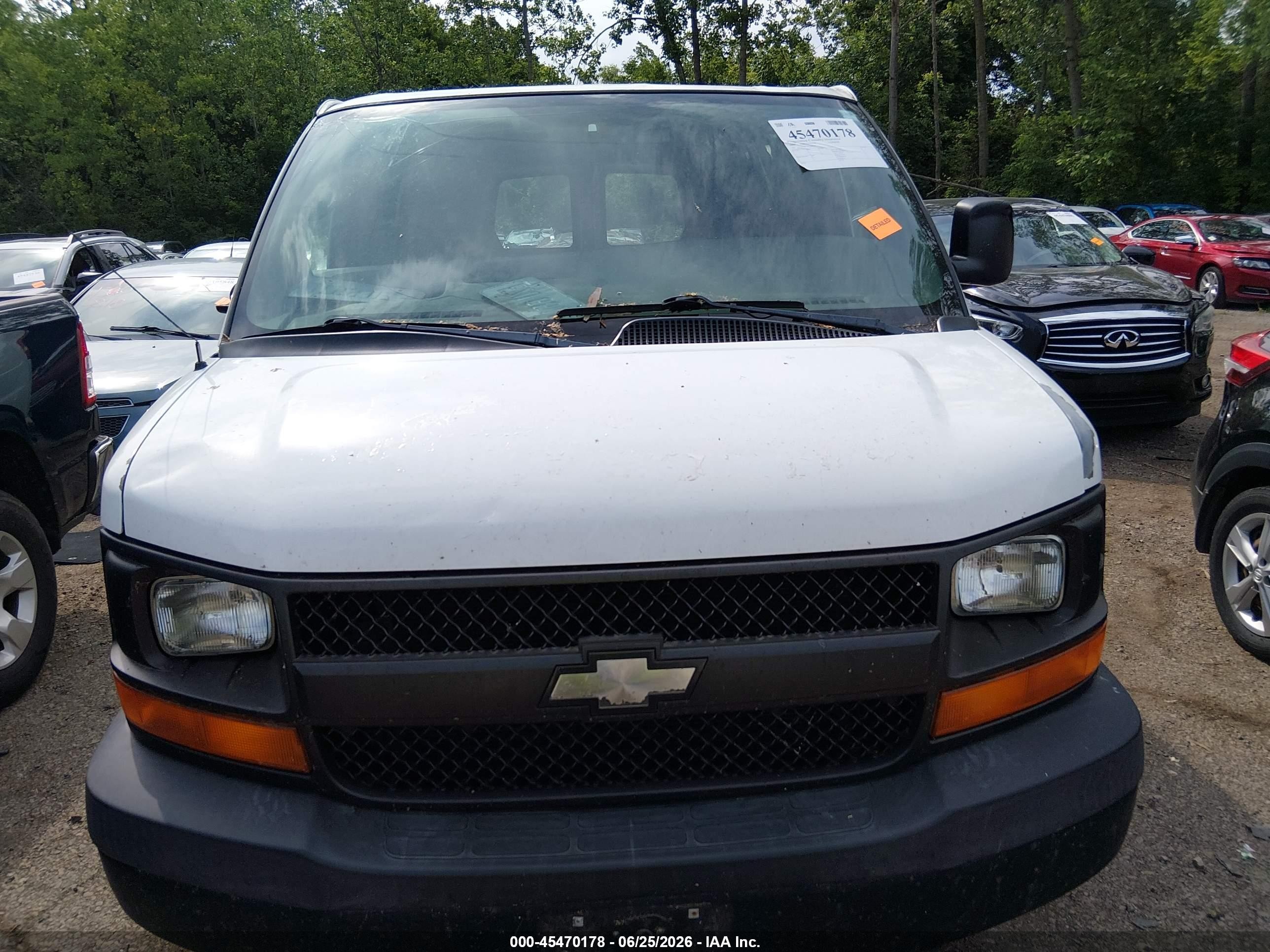 2009 Chevrolet Express Work Van Белый vin: 1GCGG25C191129154