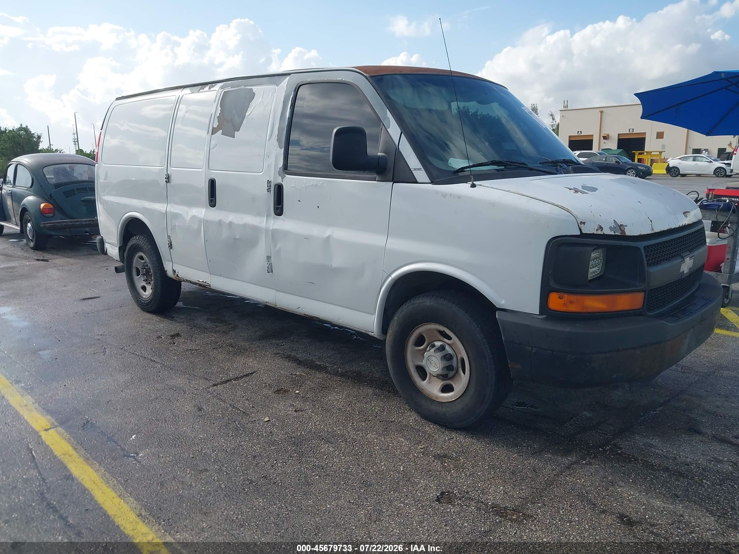 2008 Chevrolet Express Work Van Белый vin: 1GCGG25C381128330