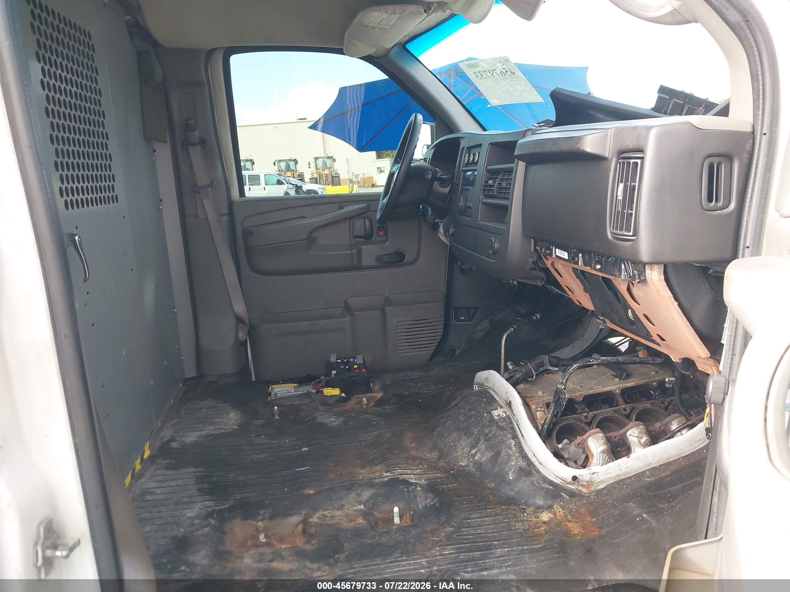 2008 Chevrolet Express Work Van Белый vin: 1GCGG25C381128330