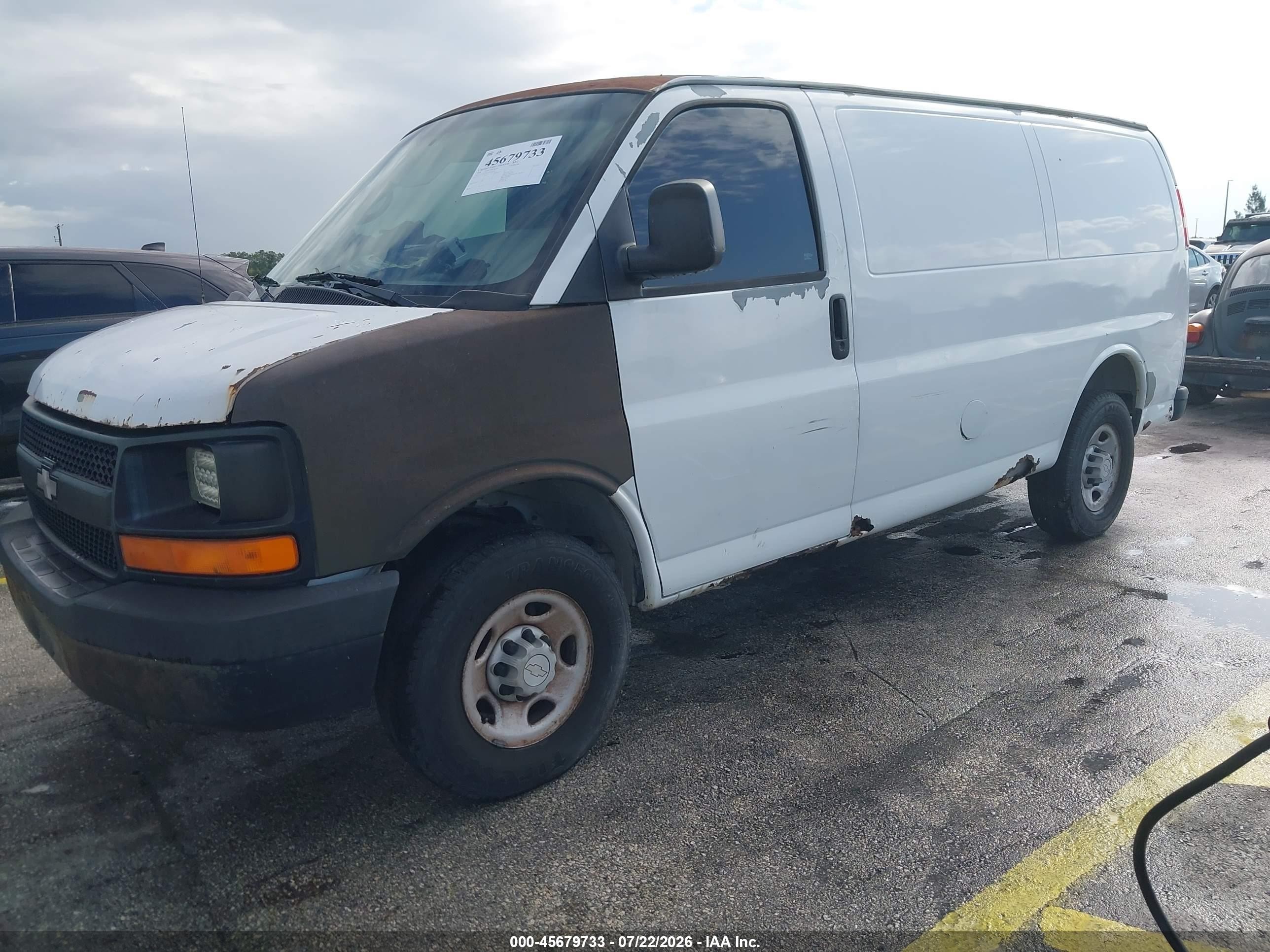 2008 Chevrolet Express Work Van Белый vin: 1GCGG25C381128330