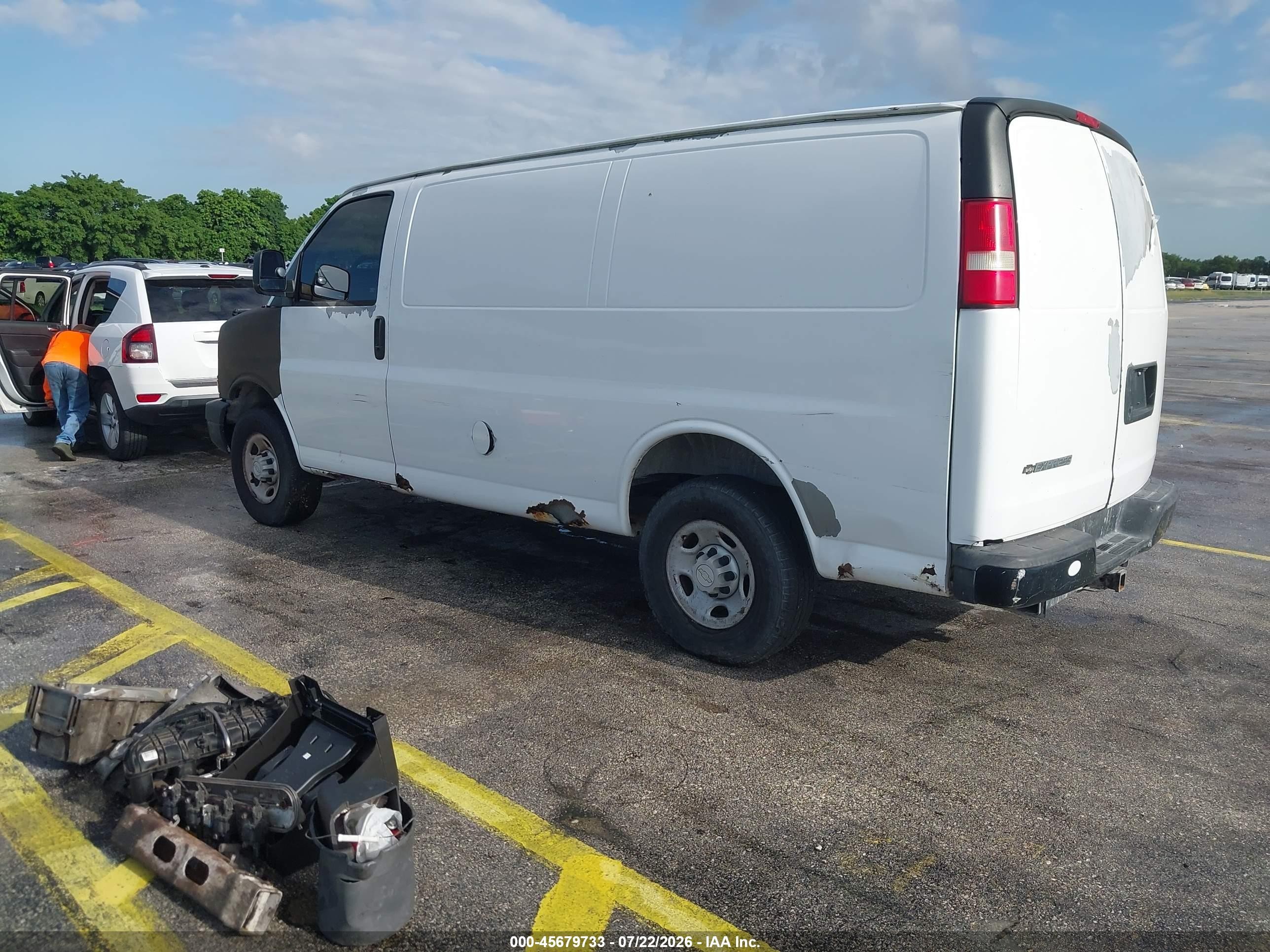 2008 Chevrolet Express Work Van Белый vin: 1GCGG25C381128330