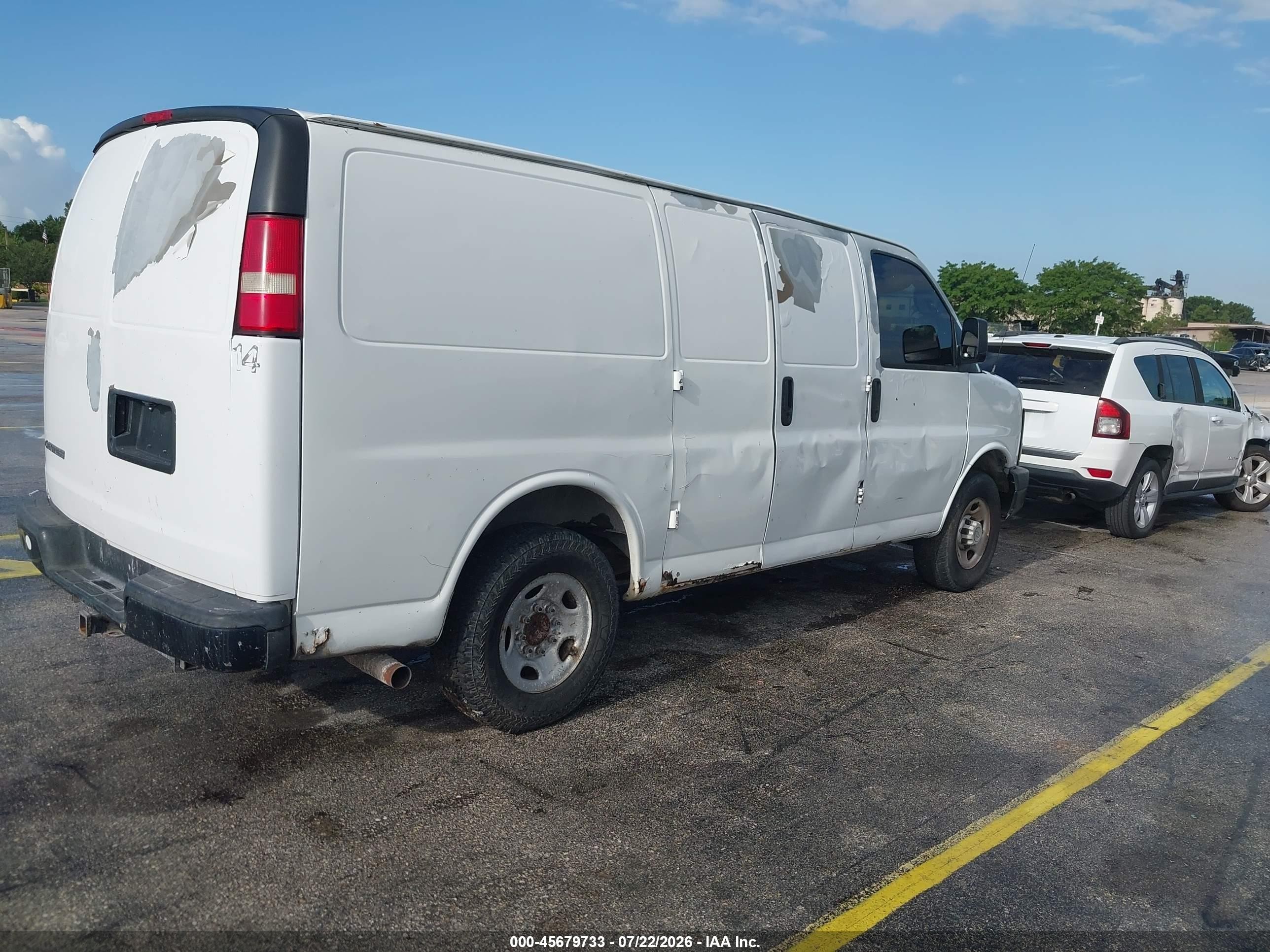 2008 Chevrolet Express Work Van Белый vin: 1GCGG25C381128330