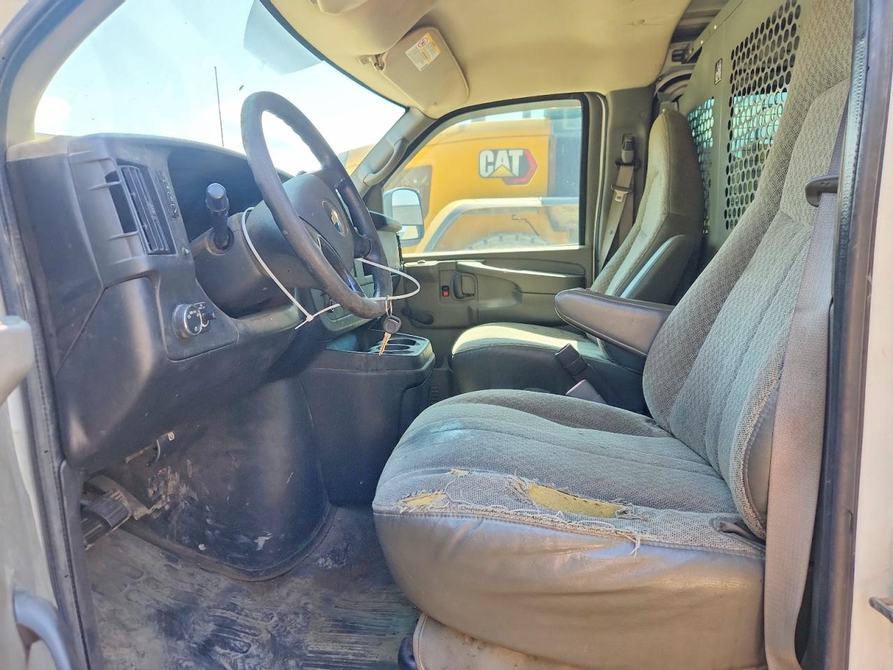 2009 Chevrolet Express G2500 White vin: 1GCGG25C591135653