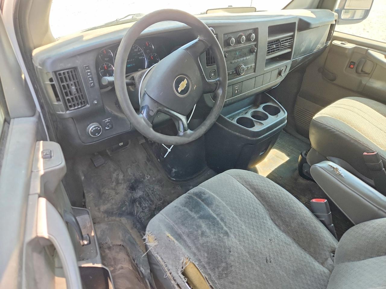 2009 Chevrolet Express G2500 White vin: 1GCGG25C591135653