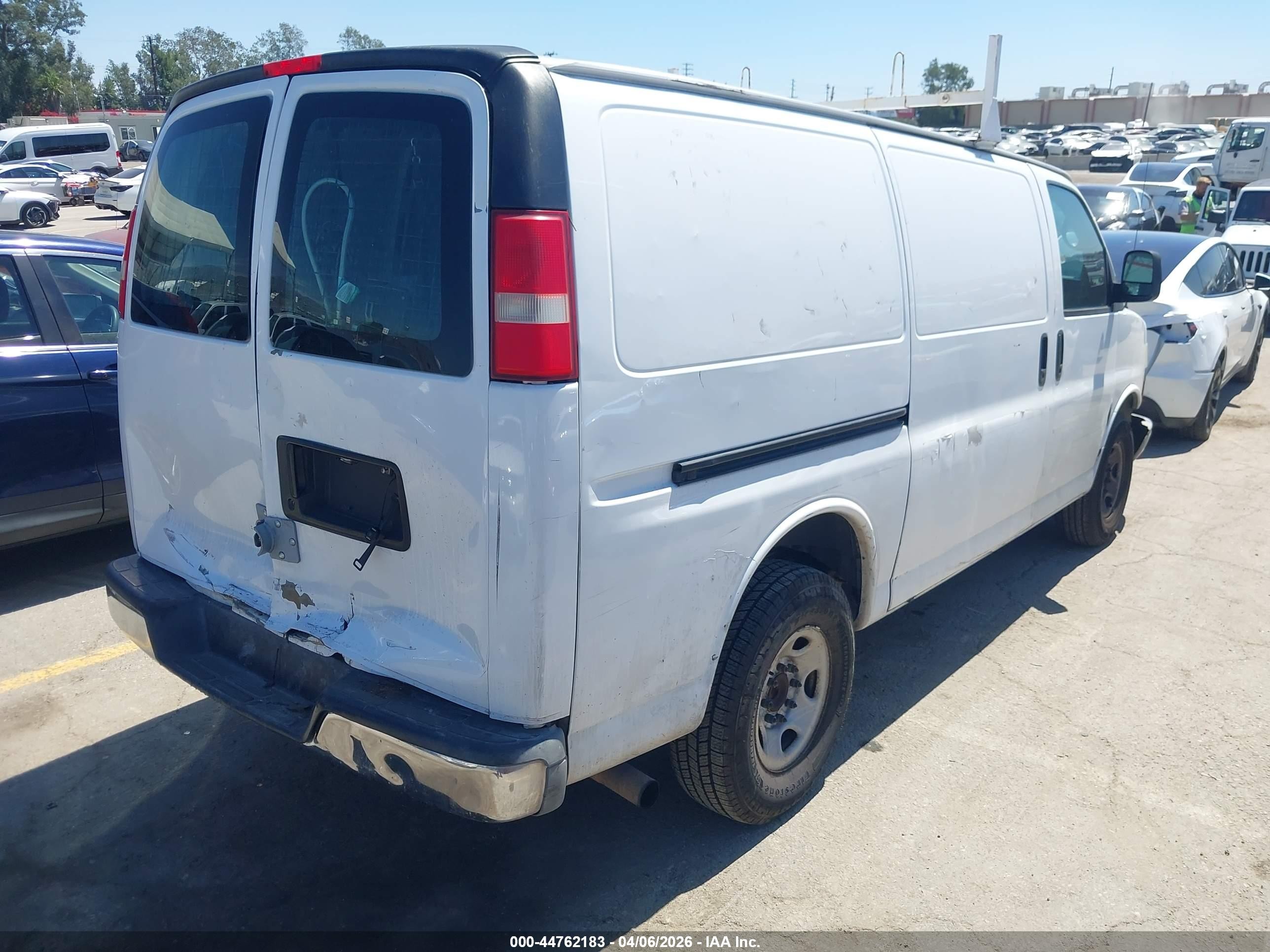 2008 Chevrolet Express Work Van White vin: 1GCGG25C781157734