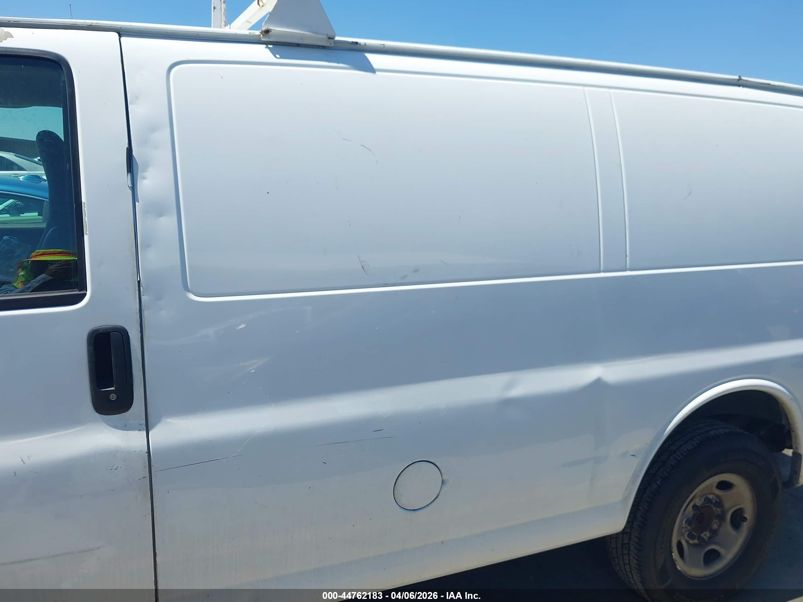 2008 Chevrolet Express Work Van White vin: 1GCGG25C781157734