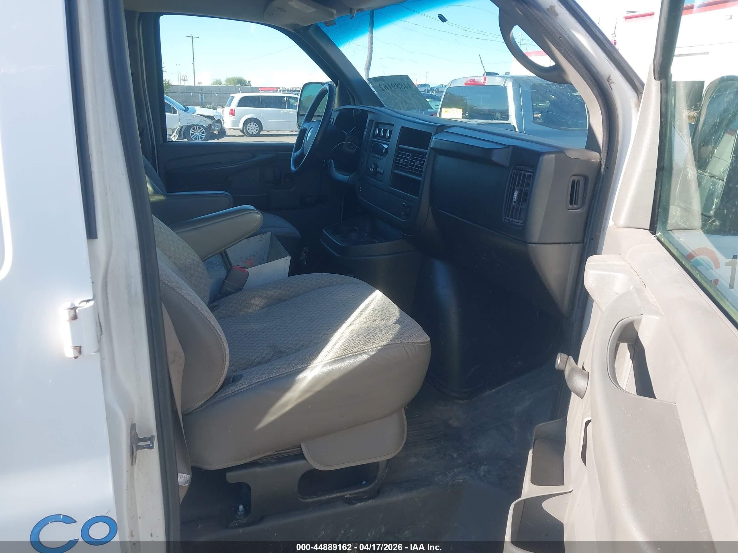 2008 Chevrolet Express Work Van White vin: 1GCGG25C881129652