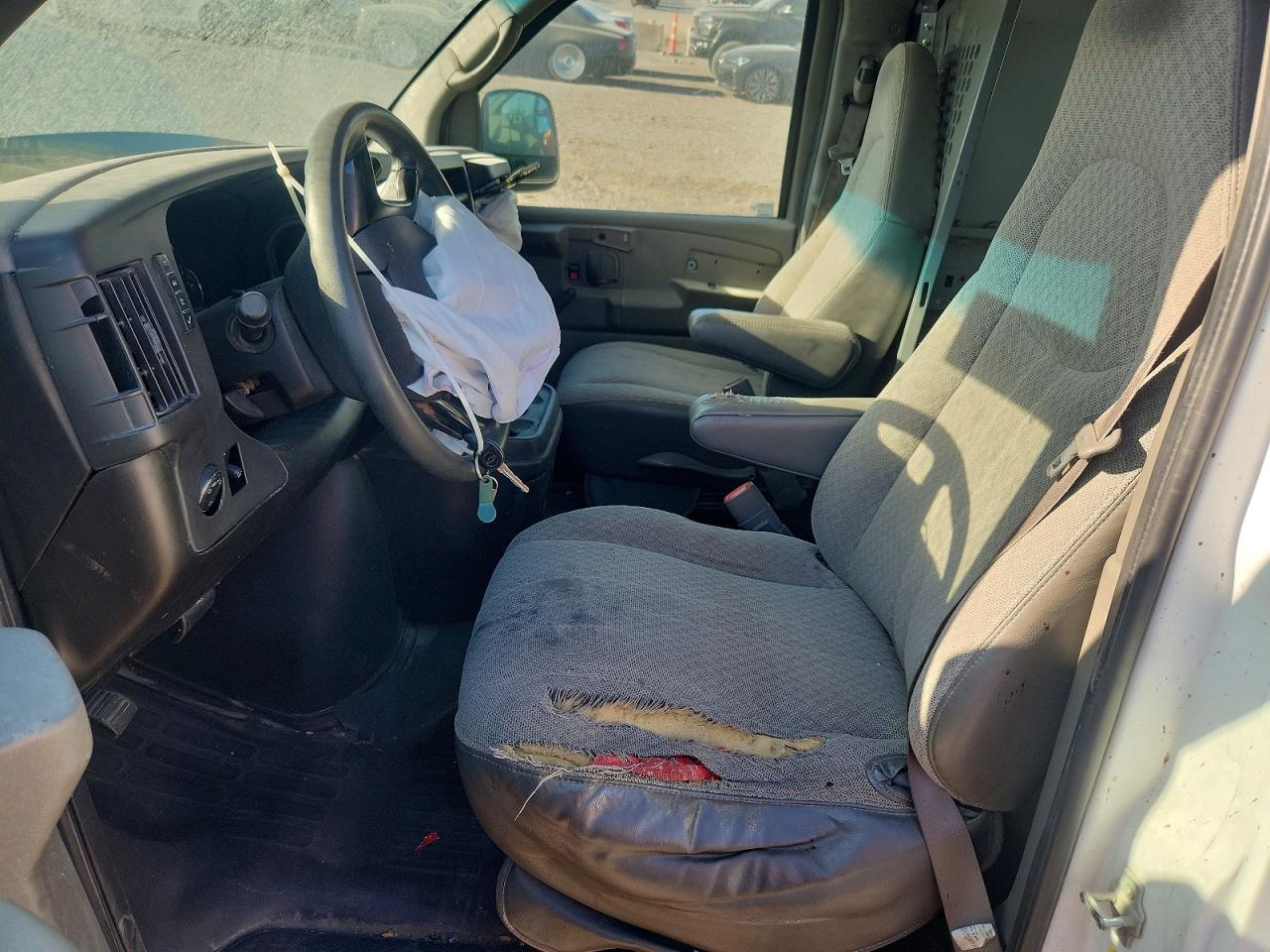 2008 Chevrolet Express G2500 Белый vin: 1GCGG25C981126811