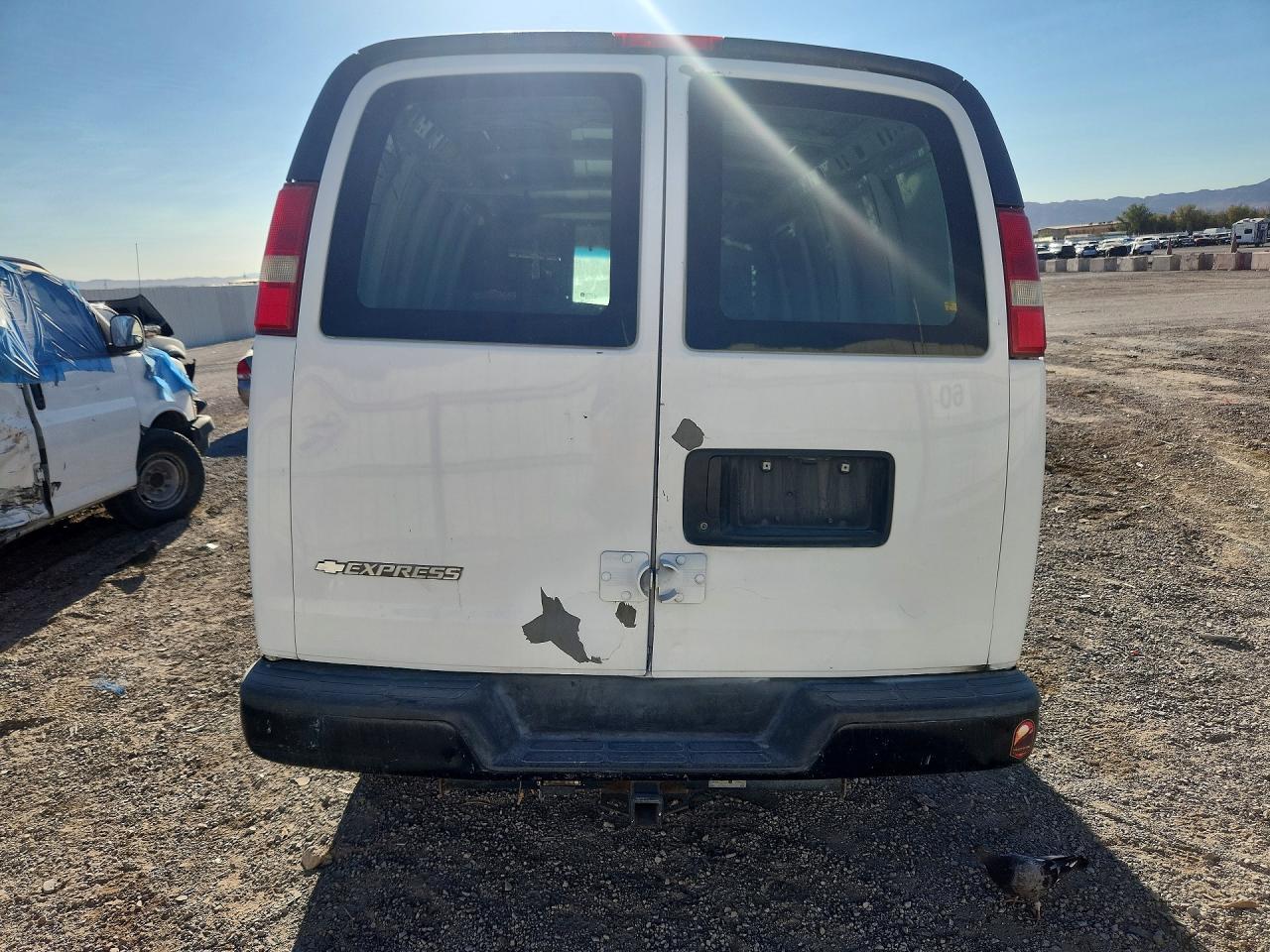 2008 Chevrolet Express G2500 Белый vin: 1GCGG25C981126811