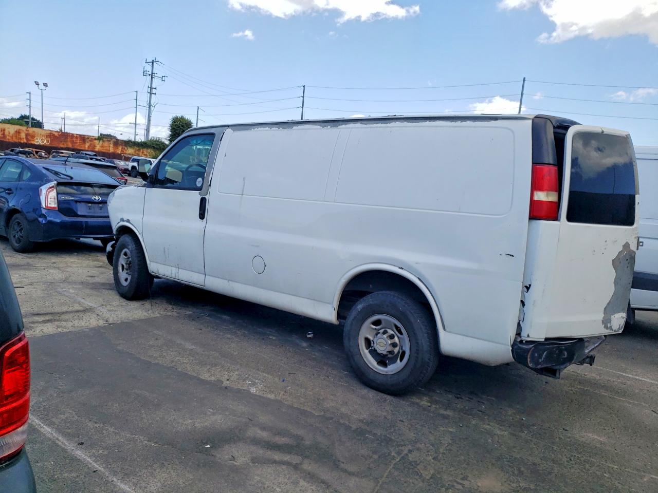 2008 Chevrolet Express G2500 White vin: 1GCGG25C981151062
