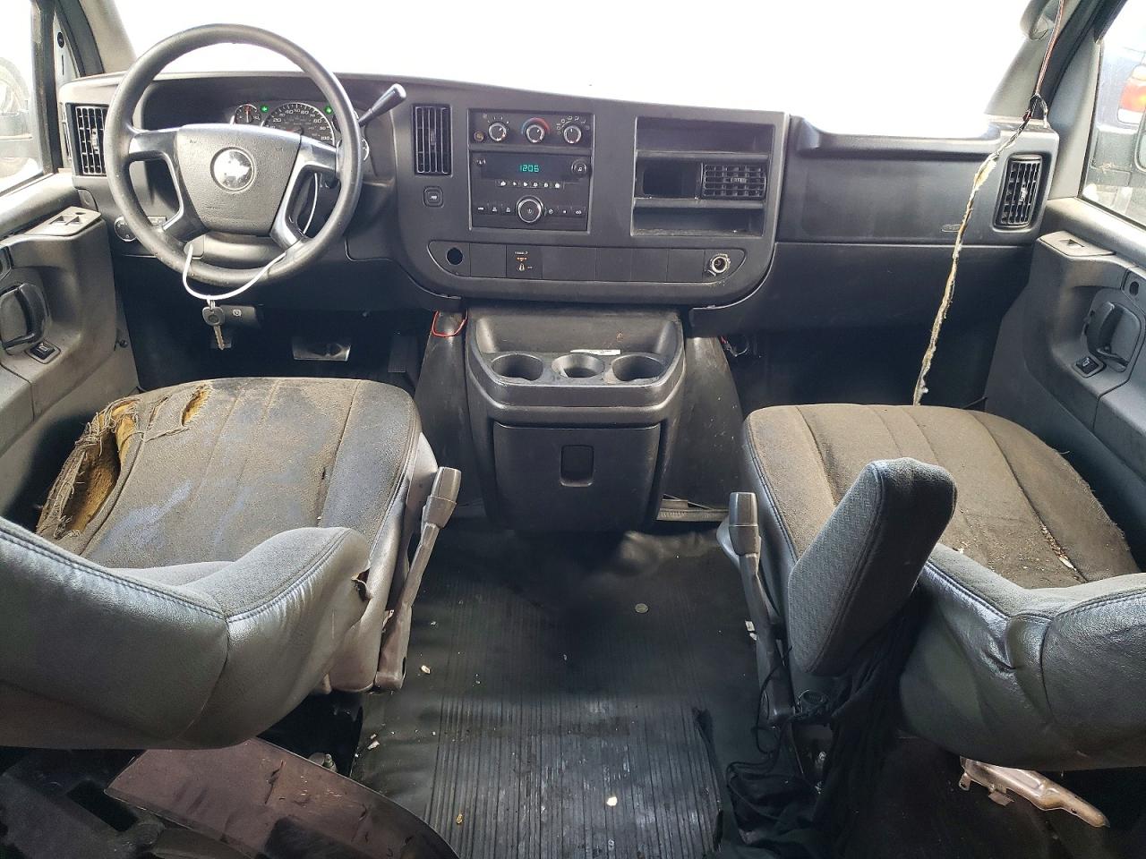 2008 Chevrolet Express G2500 White vin: 1GCGG25C981151062