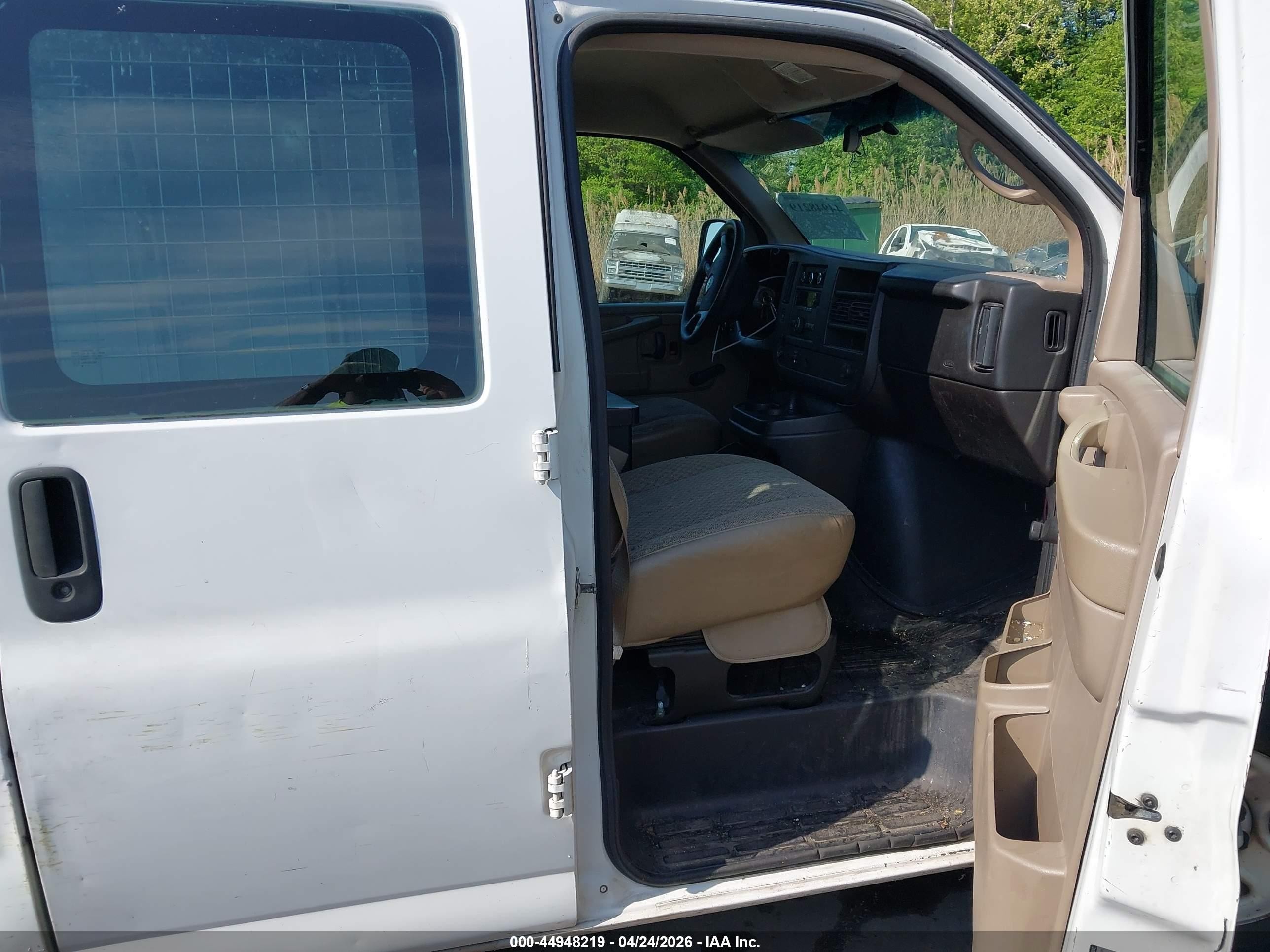 2009 Chevrolet Express 2500 Work Van White vin: 1GCGG25CX91105242