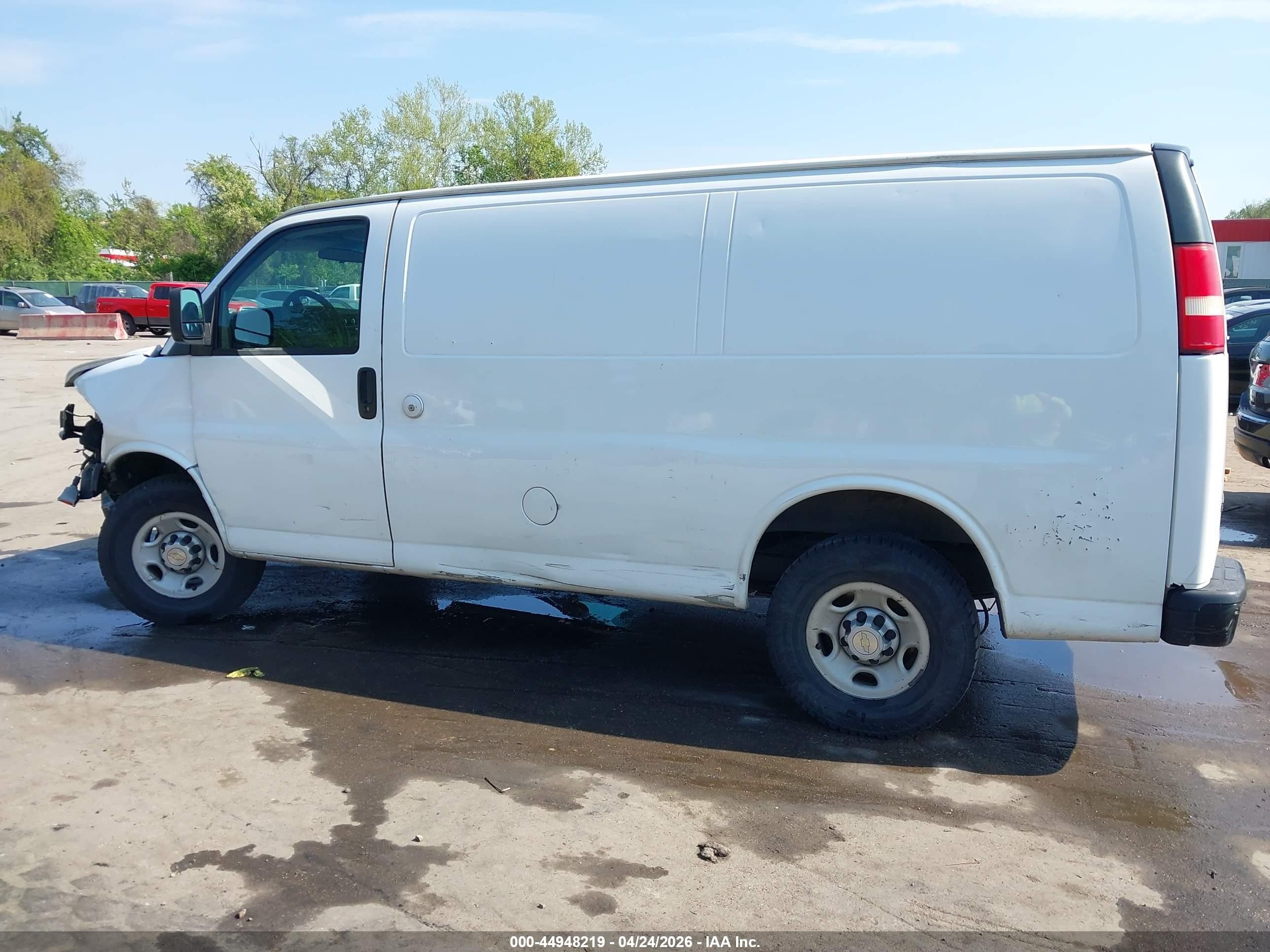 2009 Chevrolet Express 2500 Work Van White vin: 1GCGG25CX91105242