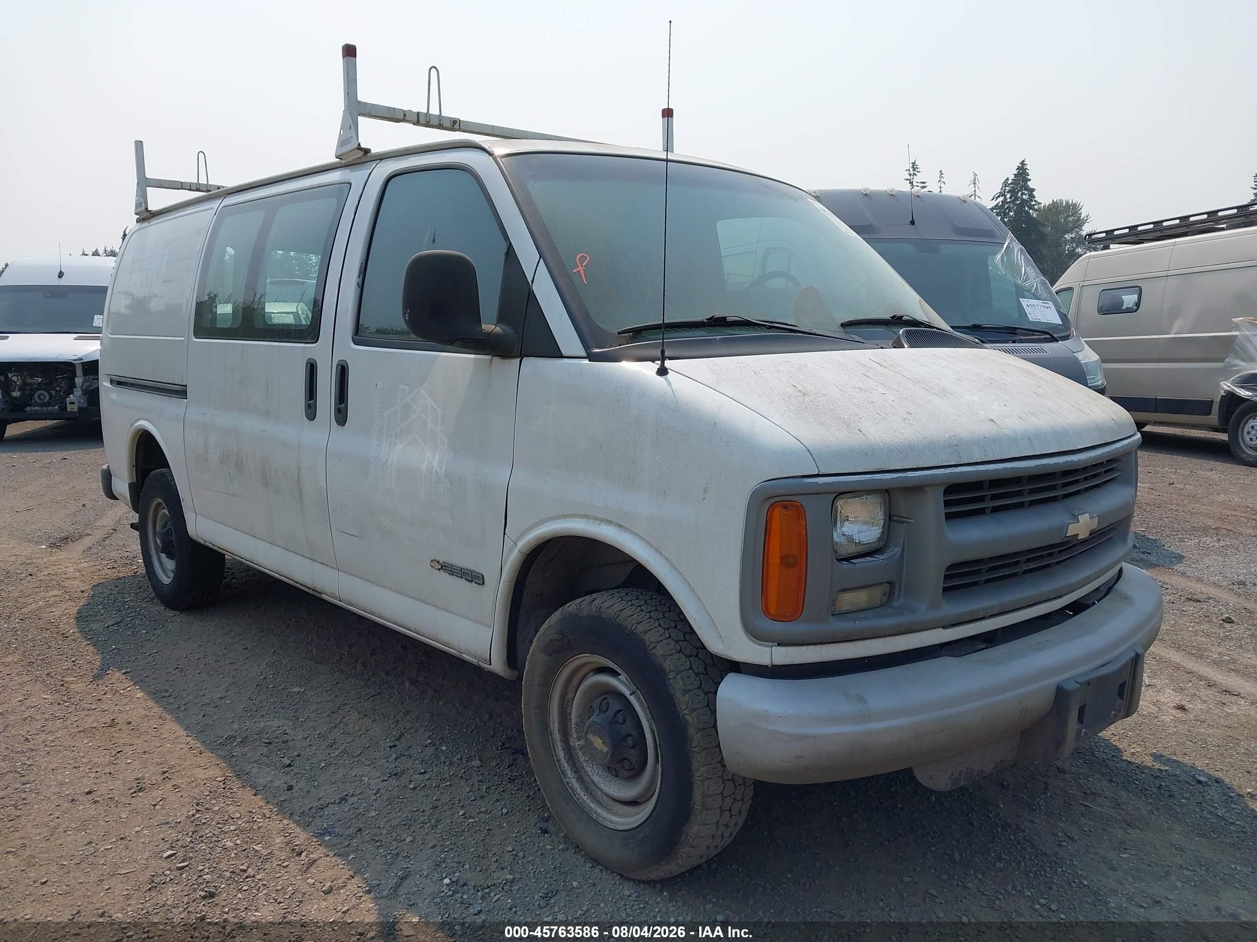 2002 Chevrolet Express   White vin: 1GCGG25R121197688