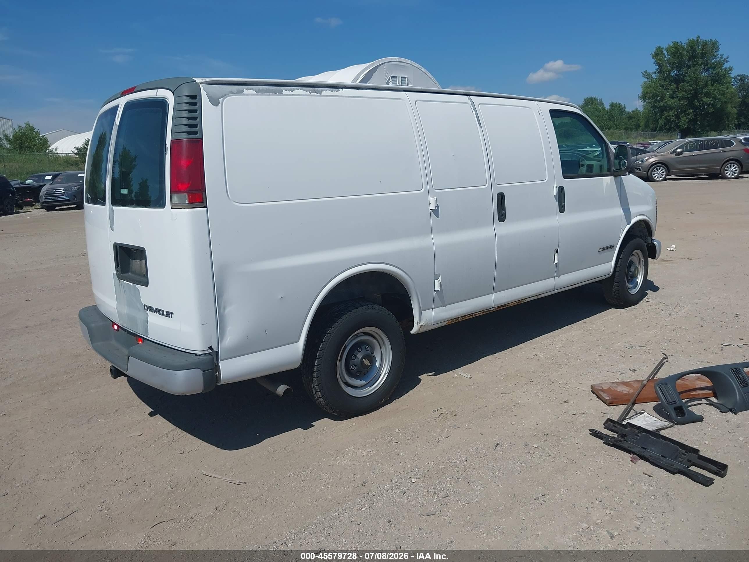 1998 Chevrolet Chevy G2500 Белый vin: 1GCGG25R3W1000879